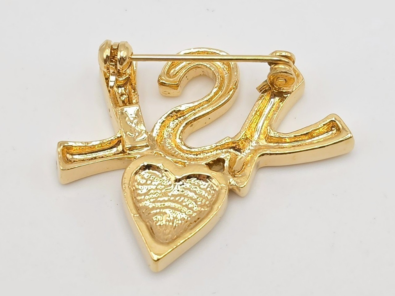 brooch — view 3