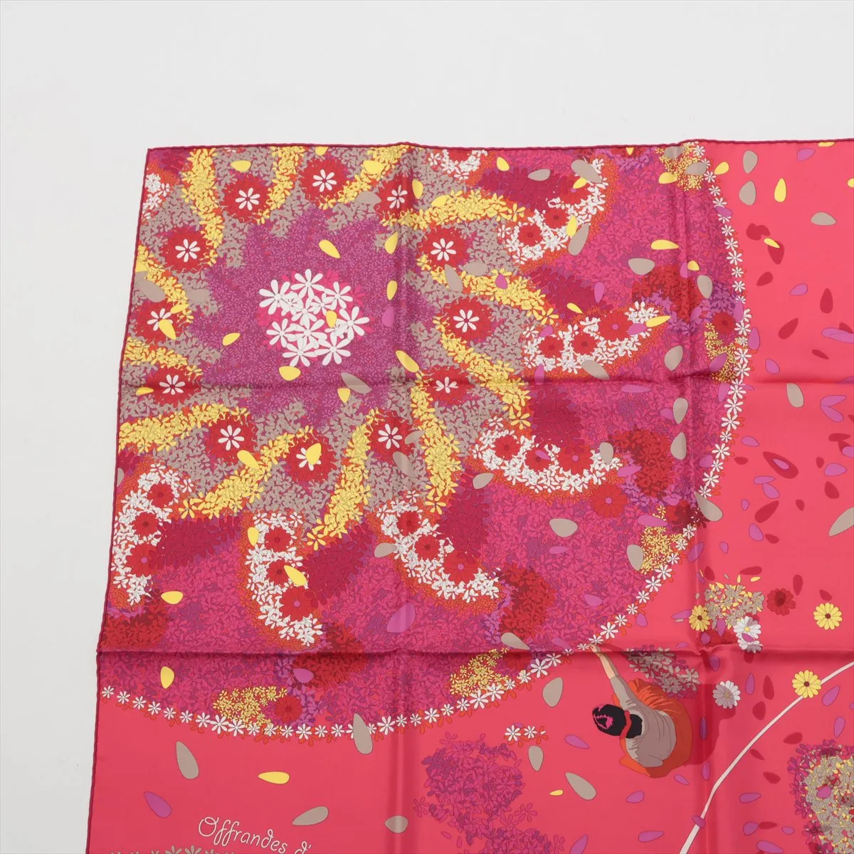 Carre 90 OFFRANDES D'UN JOUR Flower Offering Scarf Silk Red — view 2