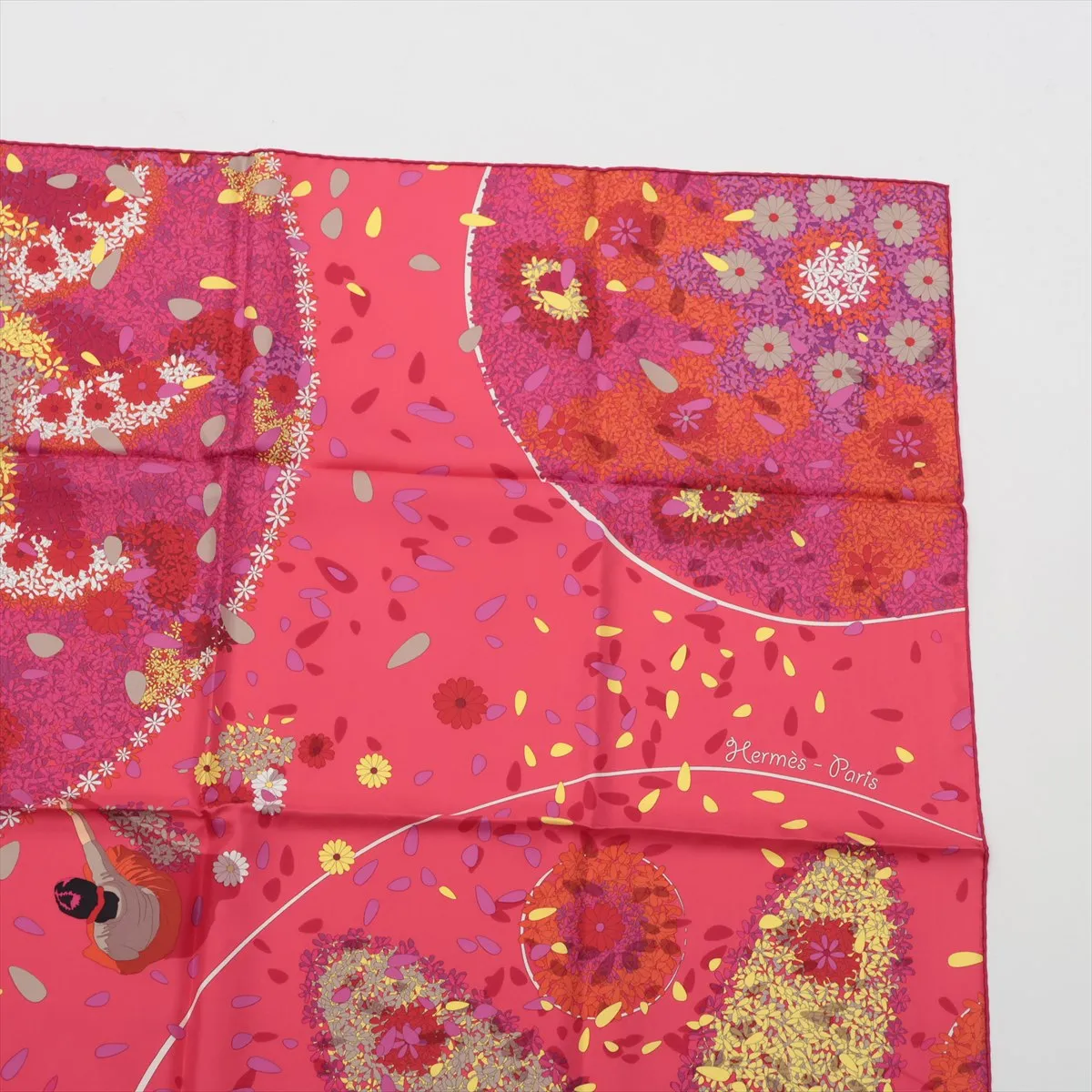 Carre 90 OFFRANDES D'UN JOUR Flower Offering Scarf Silk Red — view 3