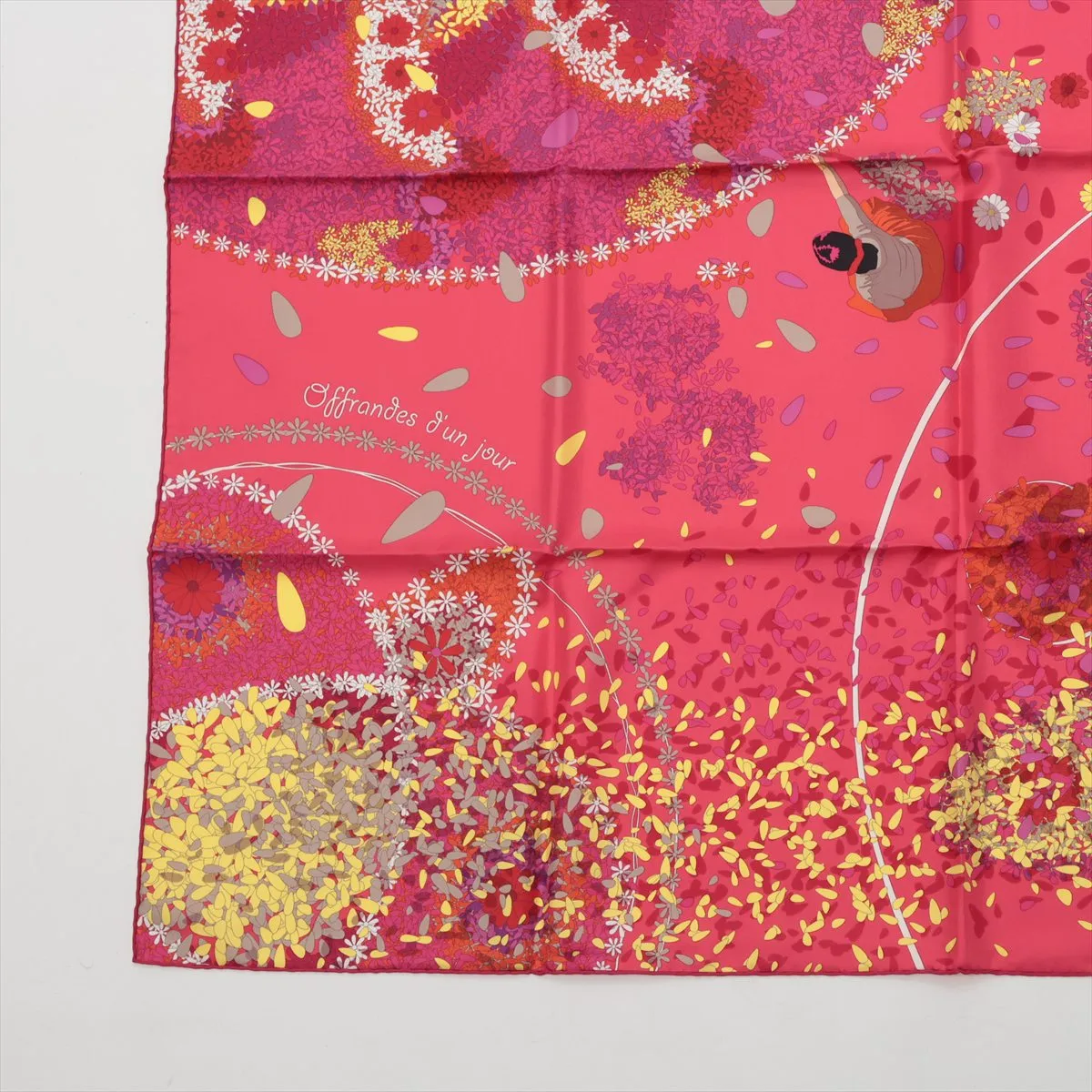Carre 90 OFFRANDES D'UN JOUR Flower Offering Scarf Silk Red — view 5