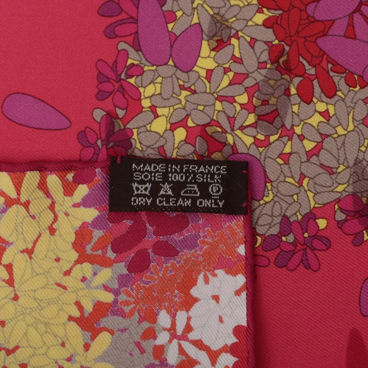 Carre 90 OFFRANDES D'UN JOUR Flower Offering Scarf Silk Red — view 6