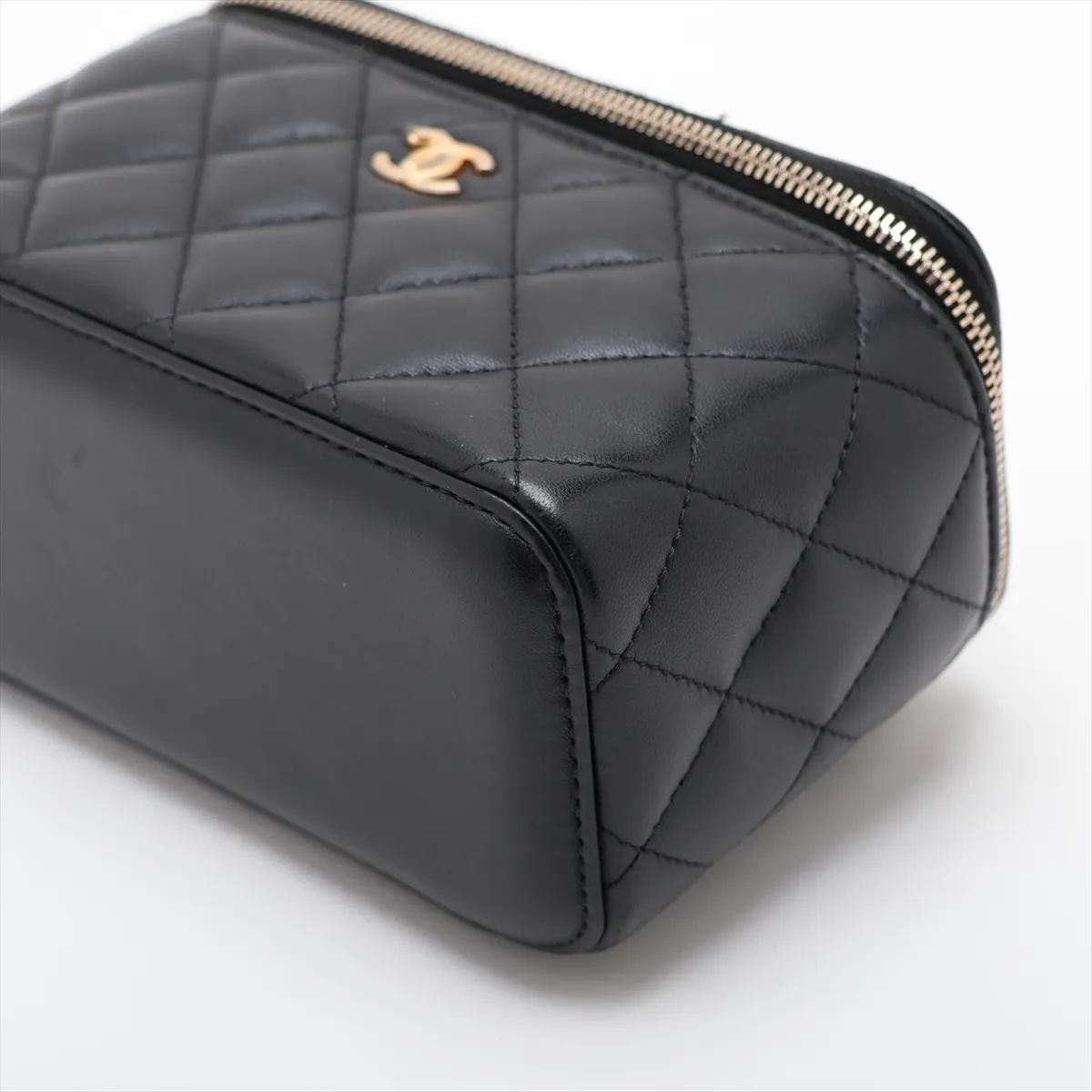 Matelassé Lambskin Shoulder Bag Vanity Case, Black with Gold Hardware, Serial Number 31569969 (Serial Number in the 31st range) — view 3