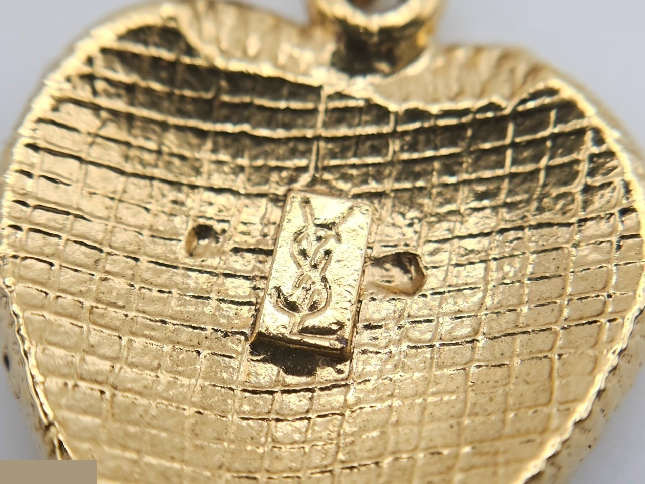 (Yves Saint Laurent) necklace; neck circumference approximately 44 cm — view 5