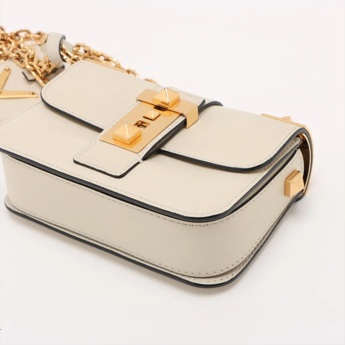 Rockstud Leather Chain Shoulder Bag White — view 3