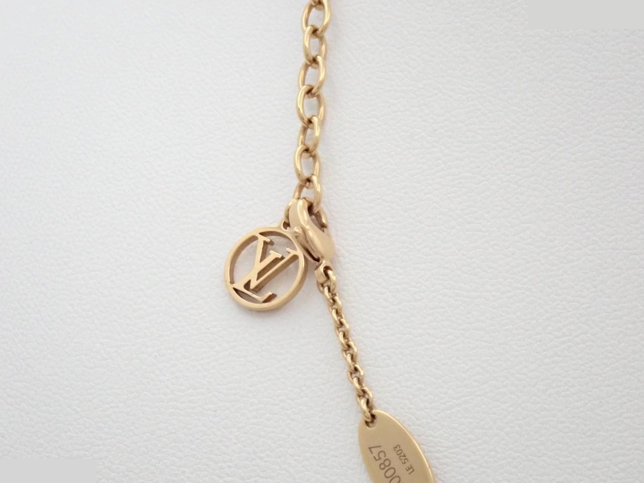 Essential V Necklace M00857 — view 2