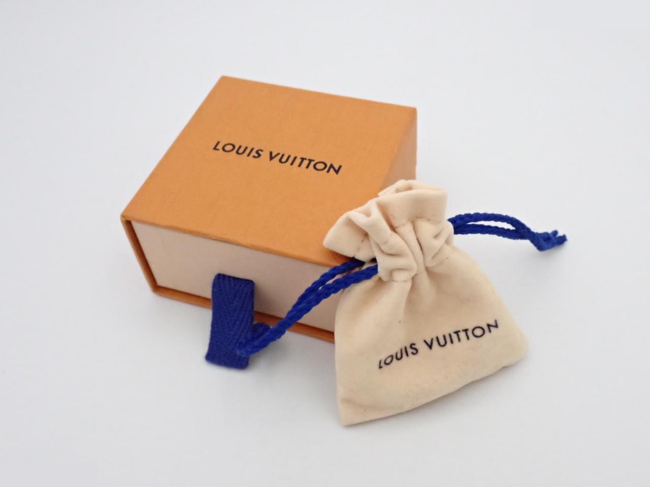 Essential V Necklace M00857 — view 4