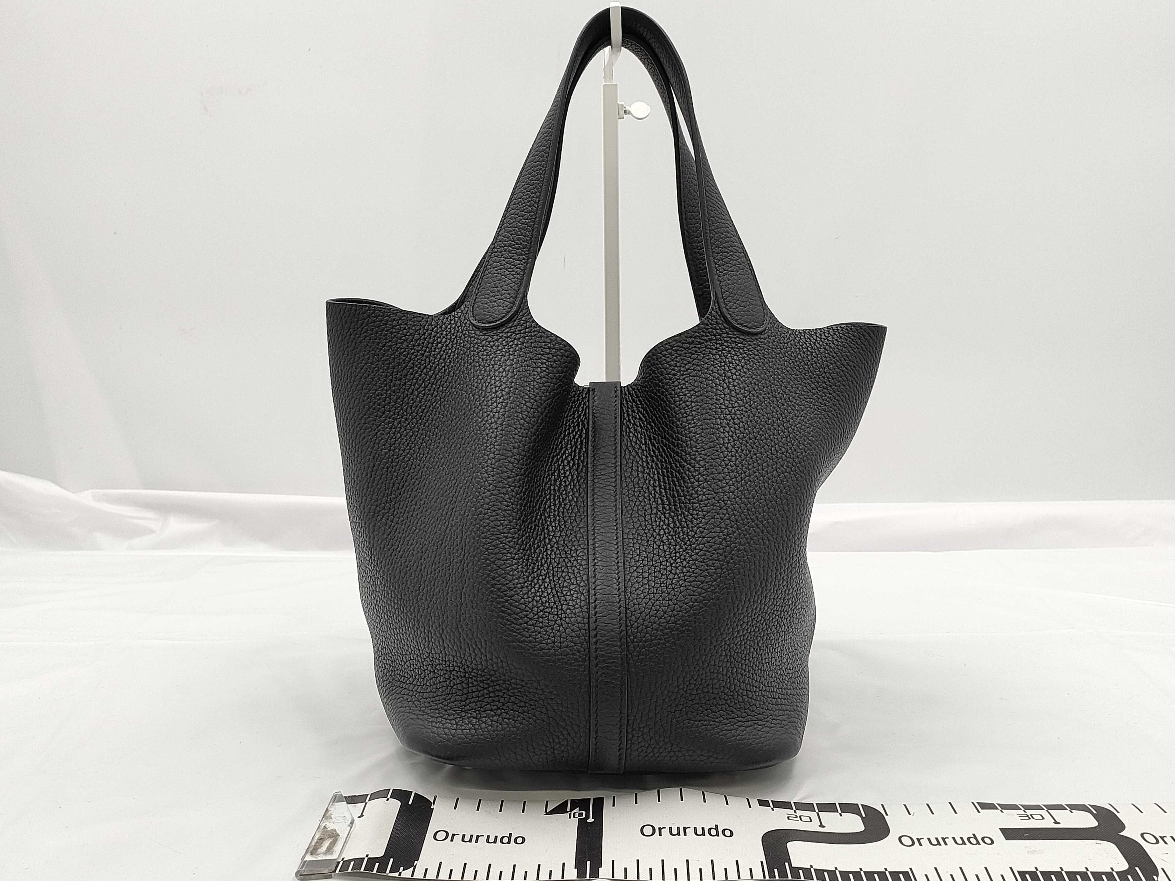 Picotin Lock MM Taurillon Clemence Black A Stamp Handbag — view 2