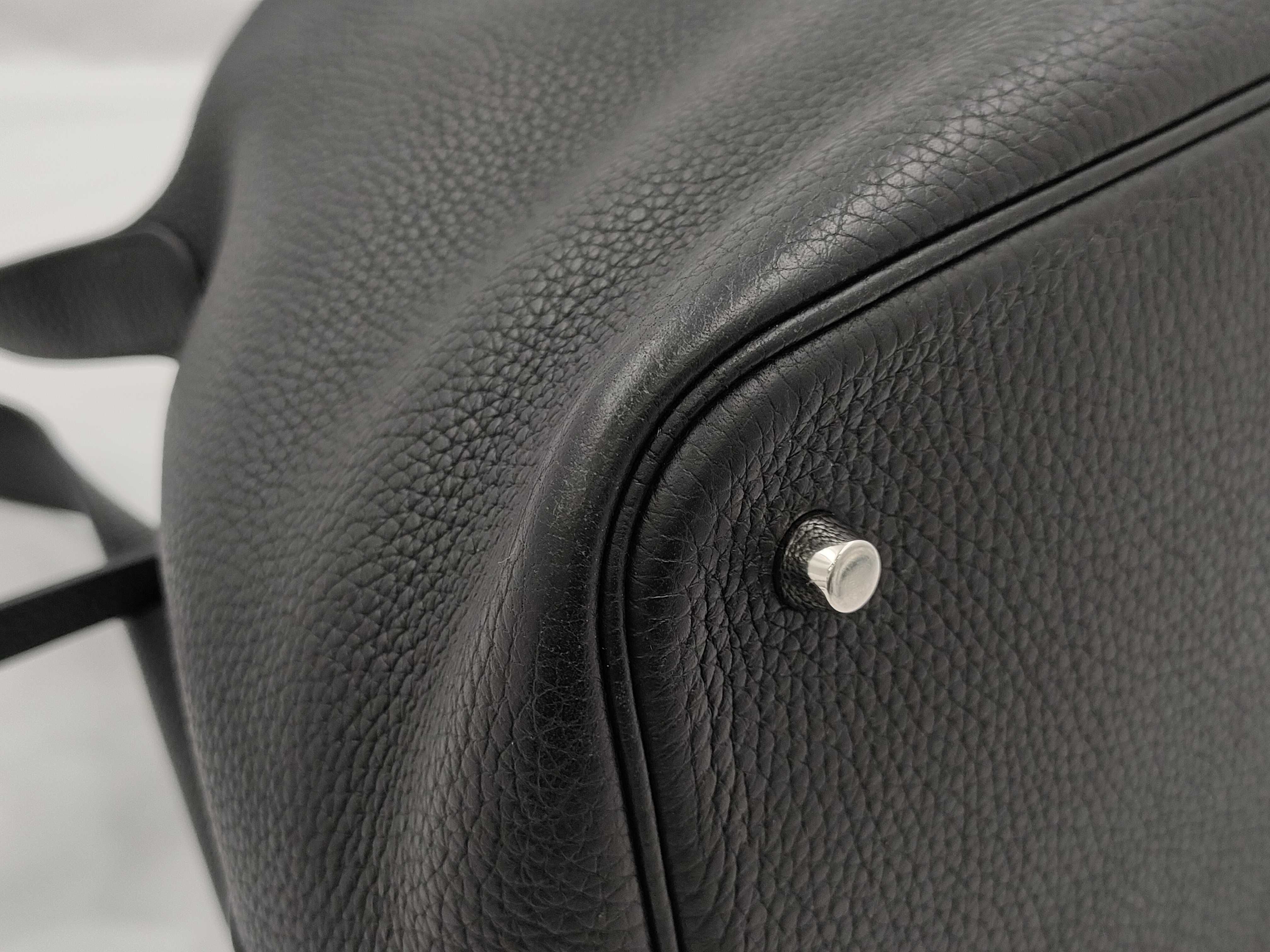 Picotin Lock MM Taurillon Clemence Black A Stamp Handbag — view 4