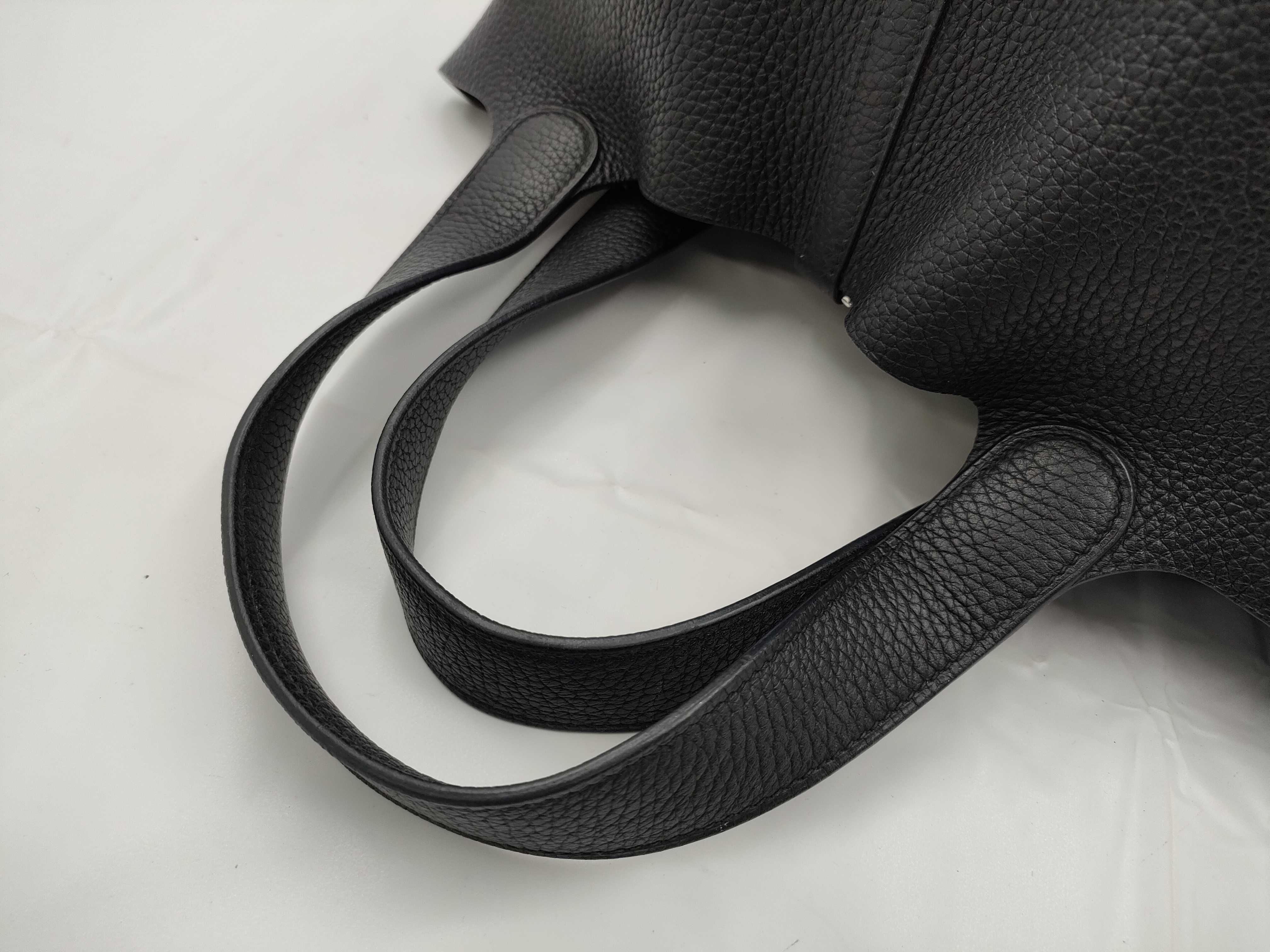 Picotin Lock MM Taurillon Clemence Black A Stamp Handbag — view 5