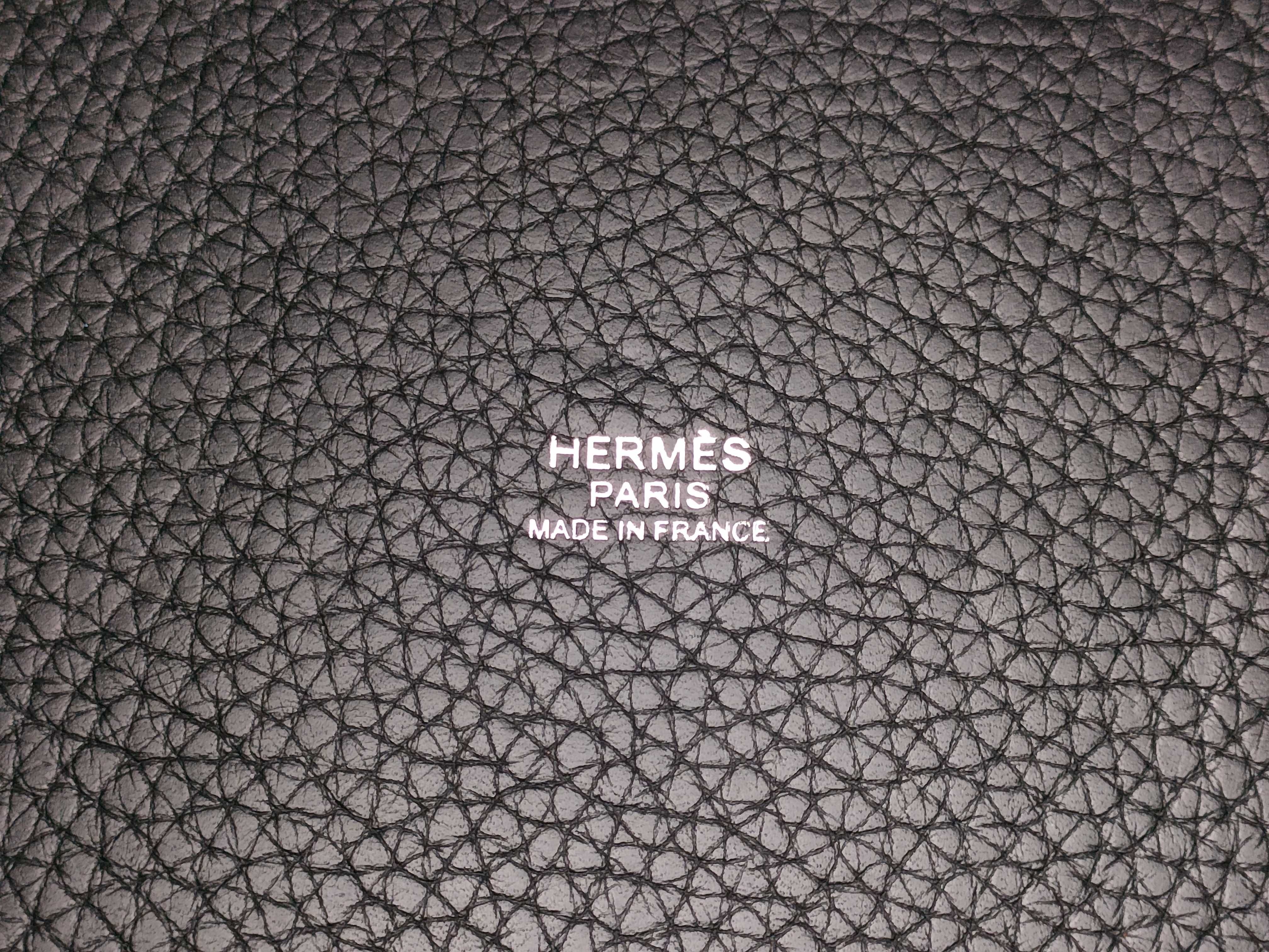 Picotin Lock MM Taurillon Clemence Black A Stamp Handbag — view 10