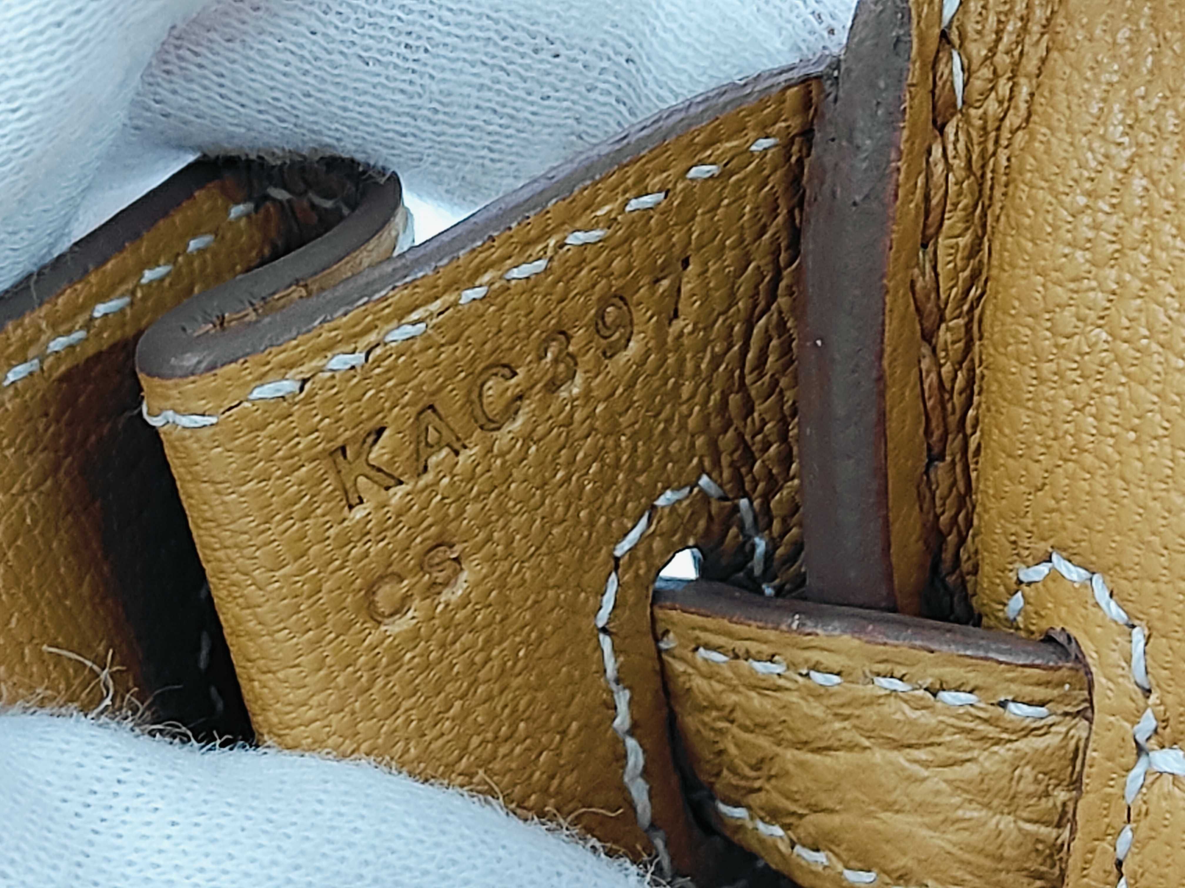 Birkin 25 Natural Sable Togo Leather, Gold Hardware, K Stamp Handbag — view 11