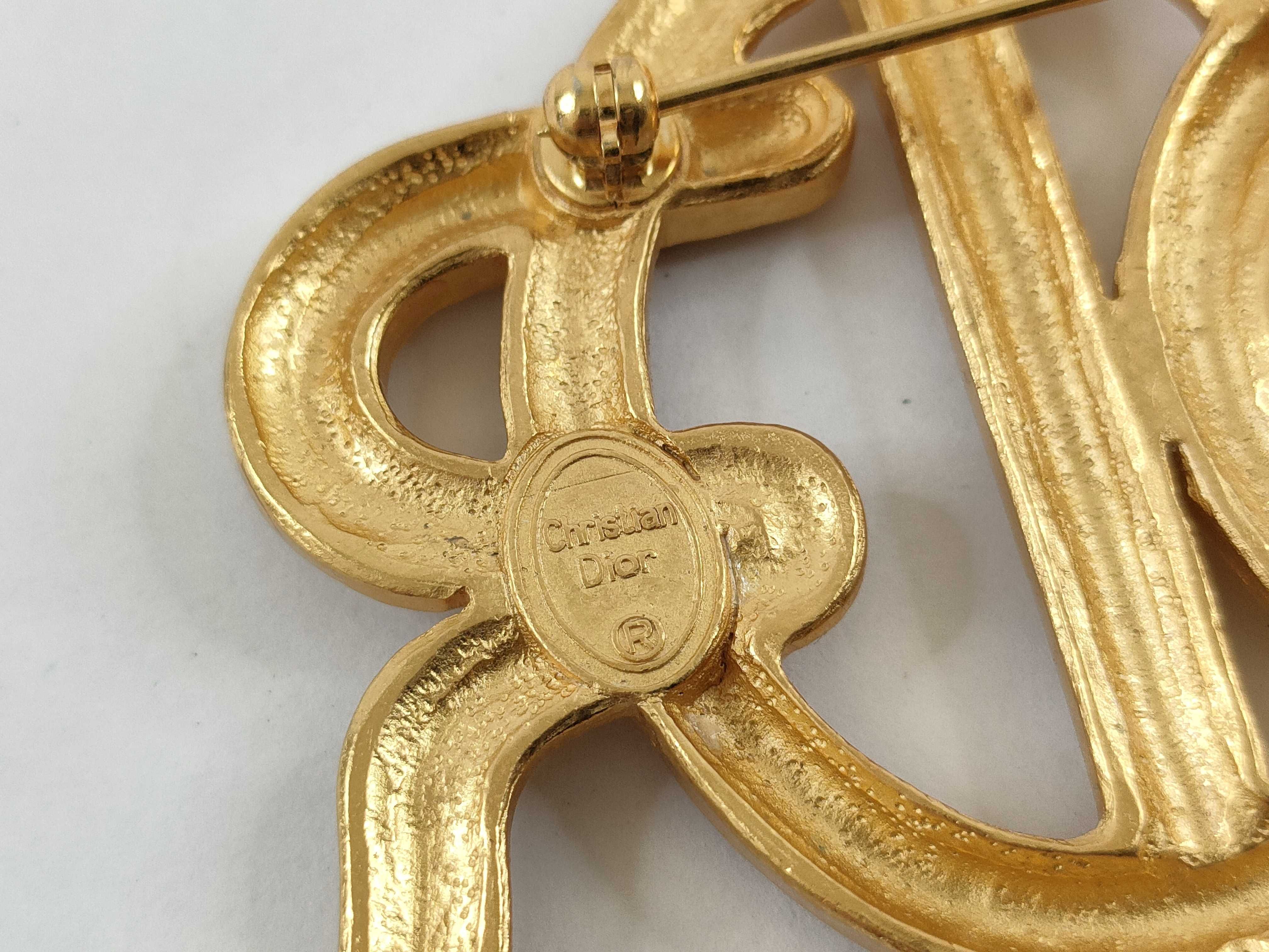 logo brooch — view 4