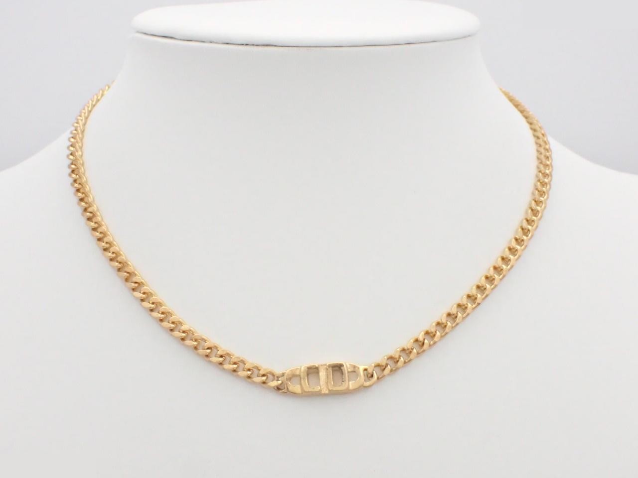 Other lines: Precious metal necklaces and pendants, total length approximately 40 cm. — view 3