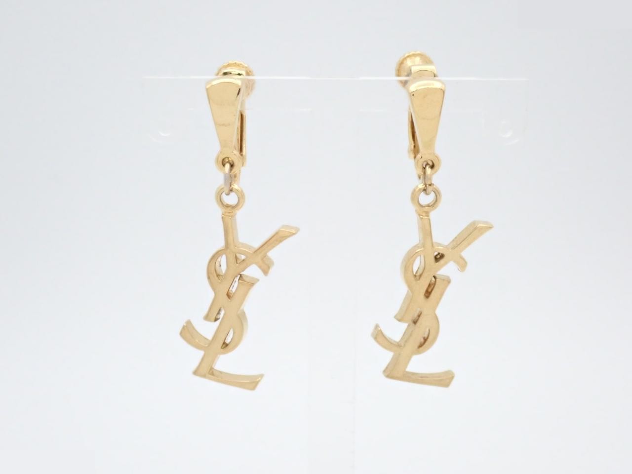 Other lines: Precious metals and earrings
