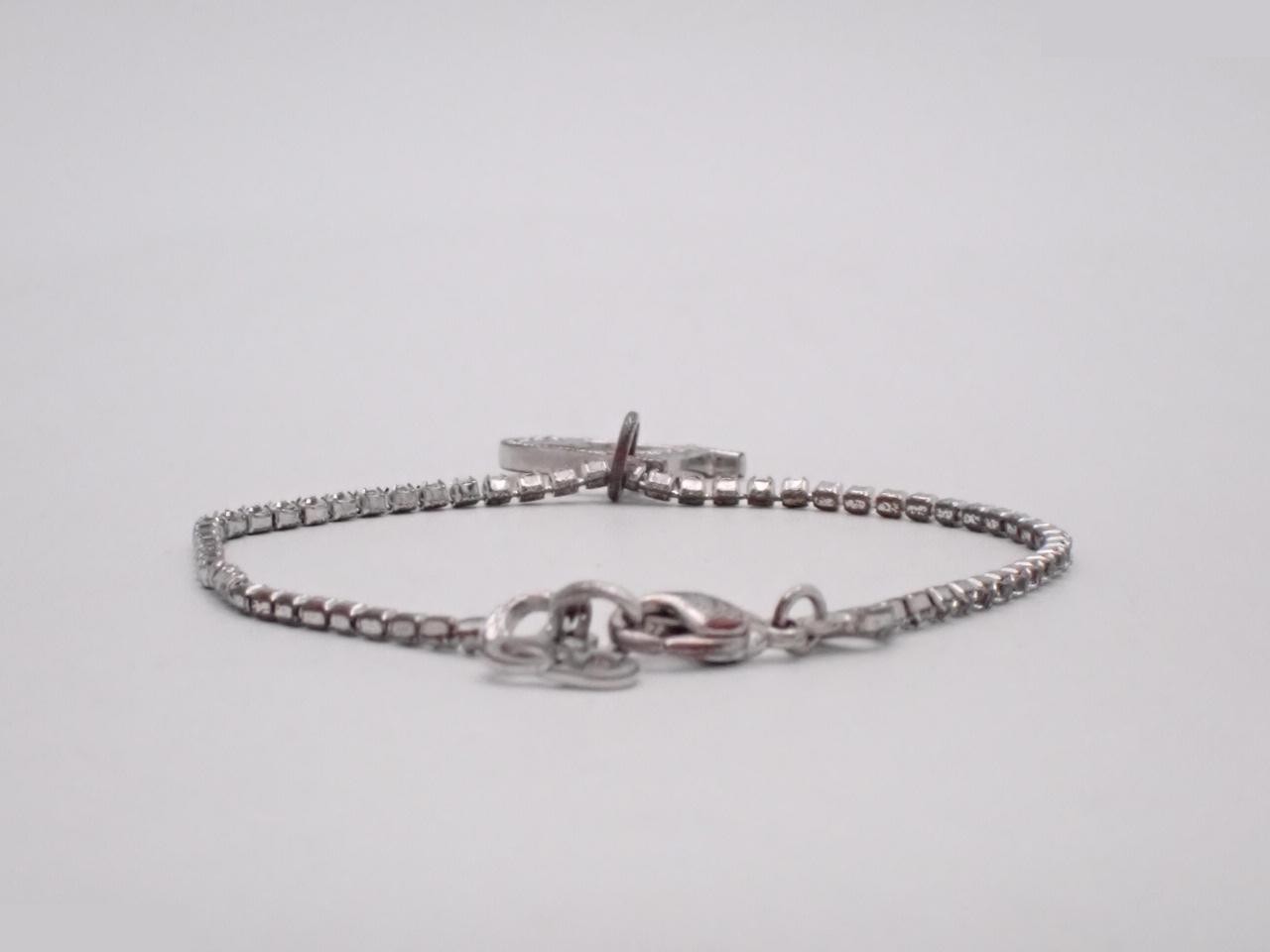 Other items: Precious metal bracelets and bangles (metal), wrist circumference approximately 17cm. — view 2