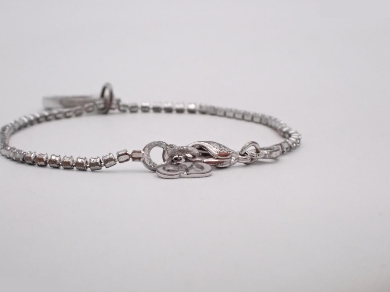 Other items: Precious metal bracelets and bangles (metal), wrist circumference approximately 17cm. — view 3