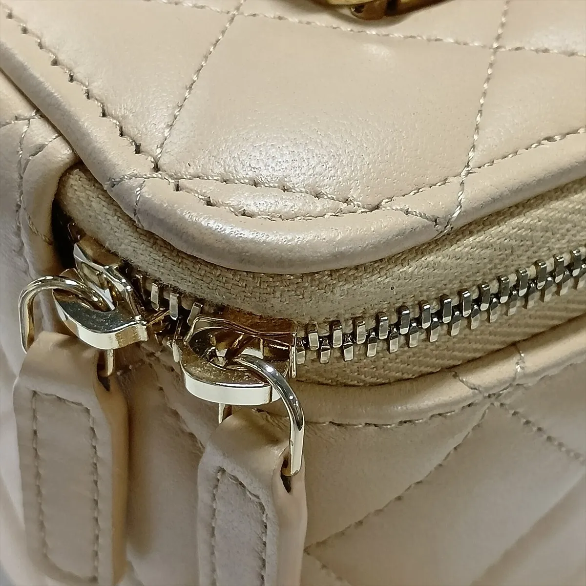 Matelassé Lambskin Chain Shoulder Bag Vanity Case Beige Gold Hardware C5380LA9 Random Serial Number — view 13