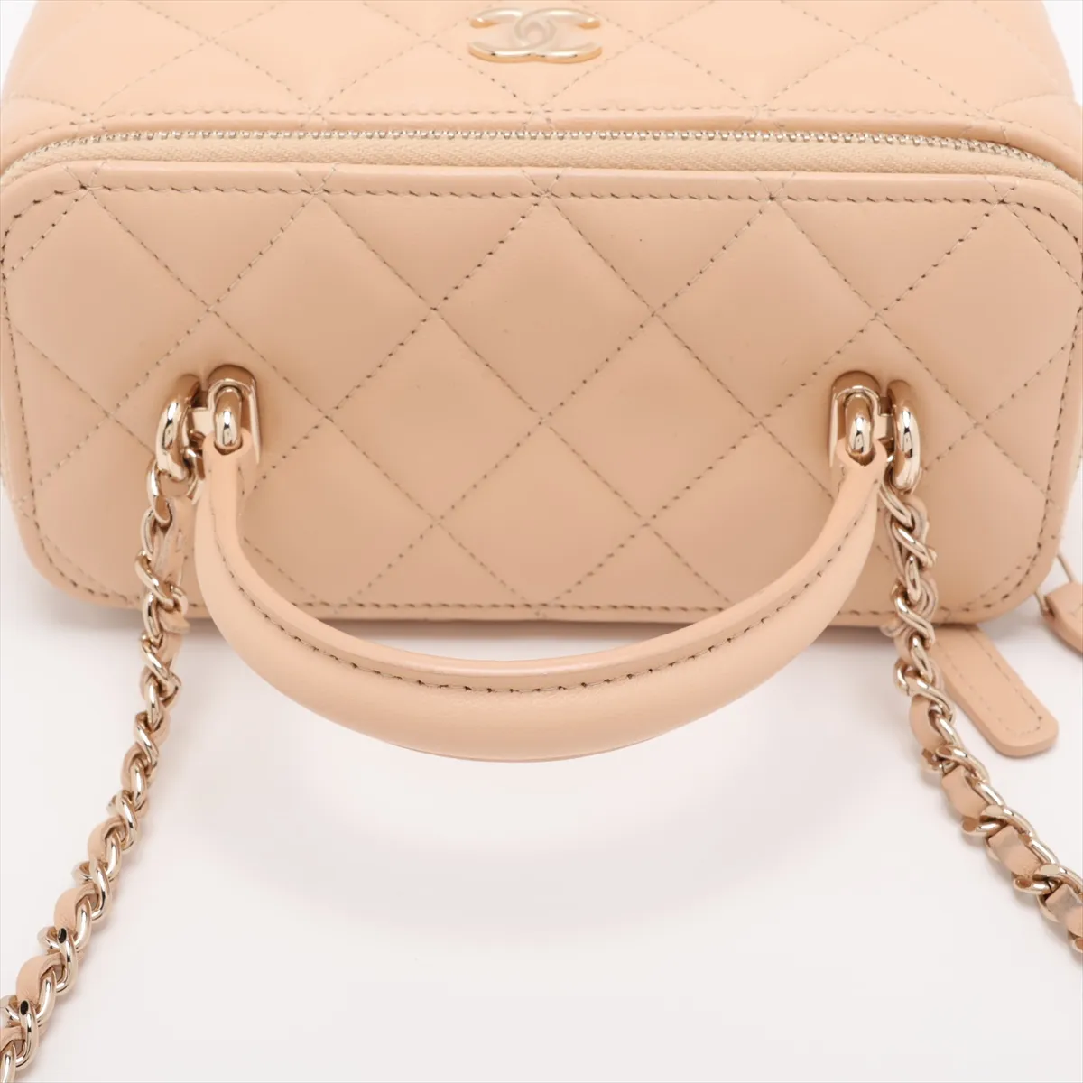 Matelassé Lambskin Chain Shoulder Bag Vanity Case Beige Gold Hardware C5380LA9 Random Serial Number — view 5