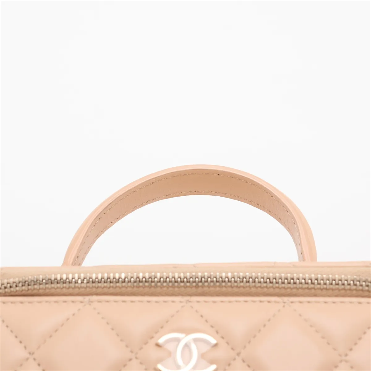 Matelassé Lambskin Chain Shoulder Bag Vanity Case Beige Gold Hardware C5380LA9 Random Serial Number — view 6