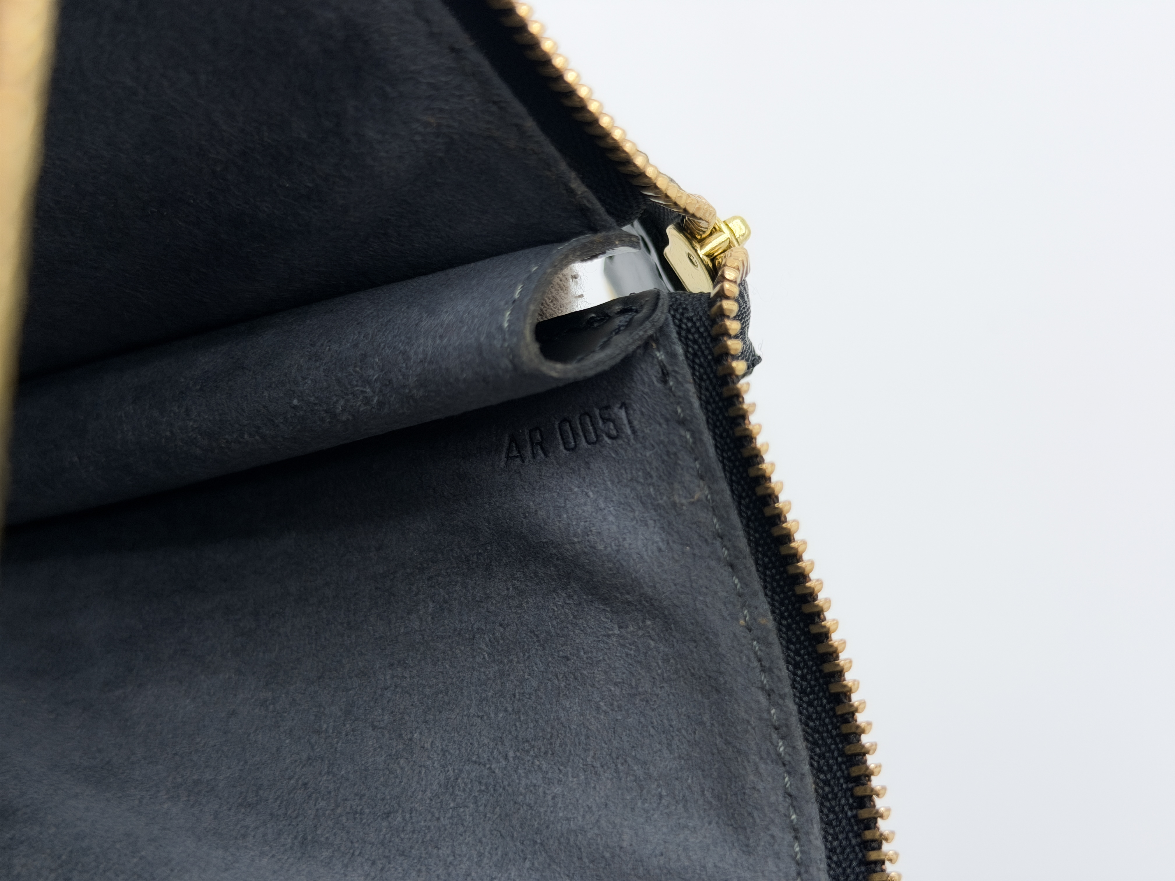 Epi M52942 Pochette Accessoires Noir AR0051 Accessory Pouch — view 12