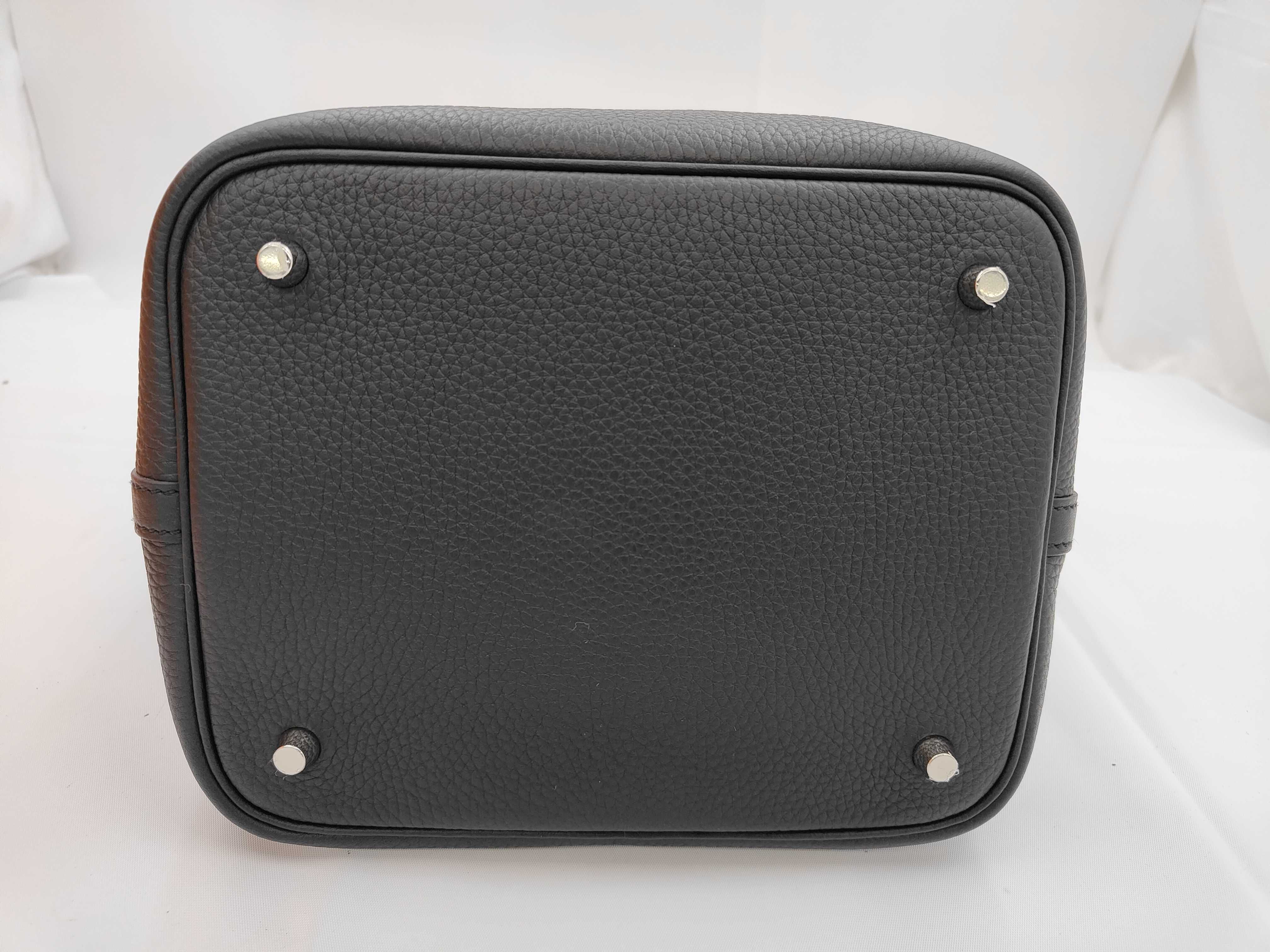 Picotin Lock 22 MM Taurillon Clemence Leather Black Handbag with Silver Hardware (W Stamp) — view 4