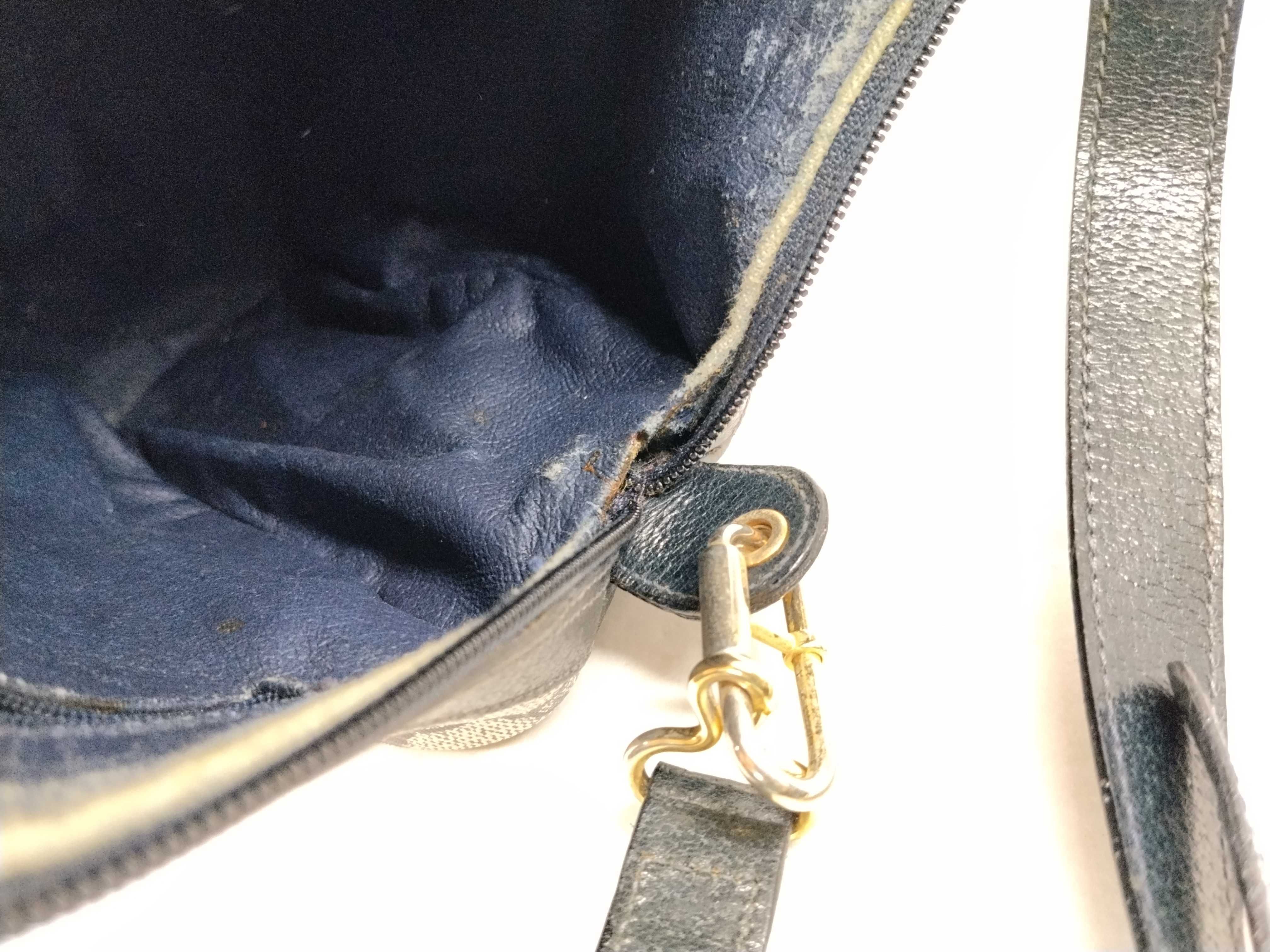 GG Supreme Old Shoulder Bag — view 13
