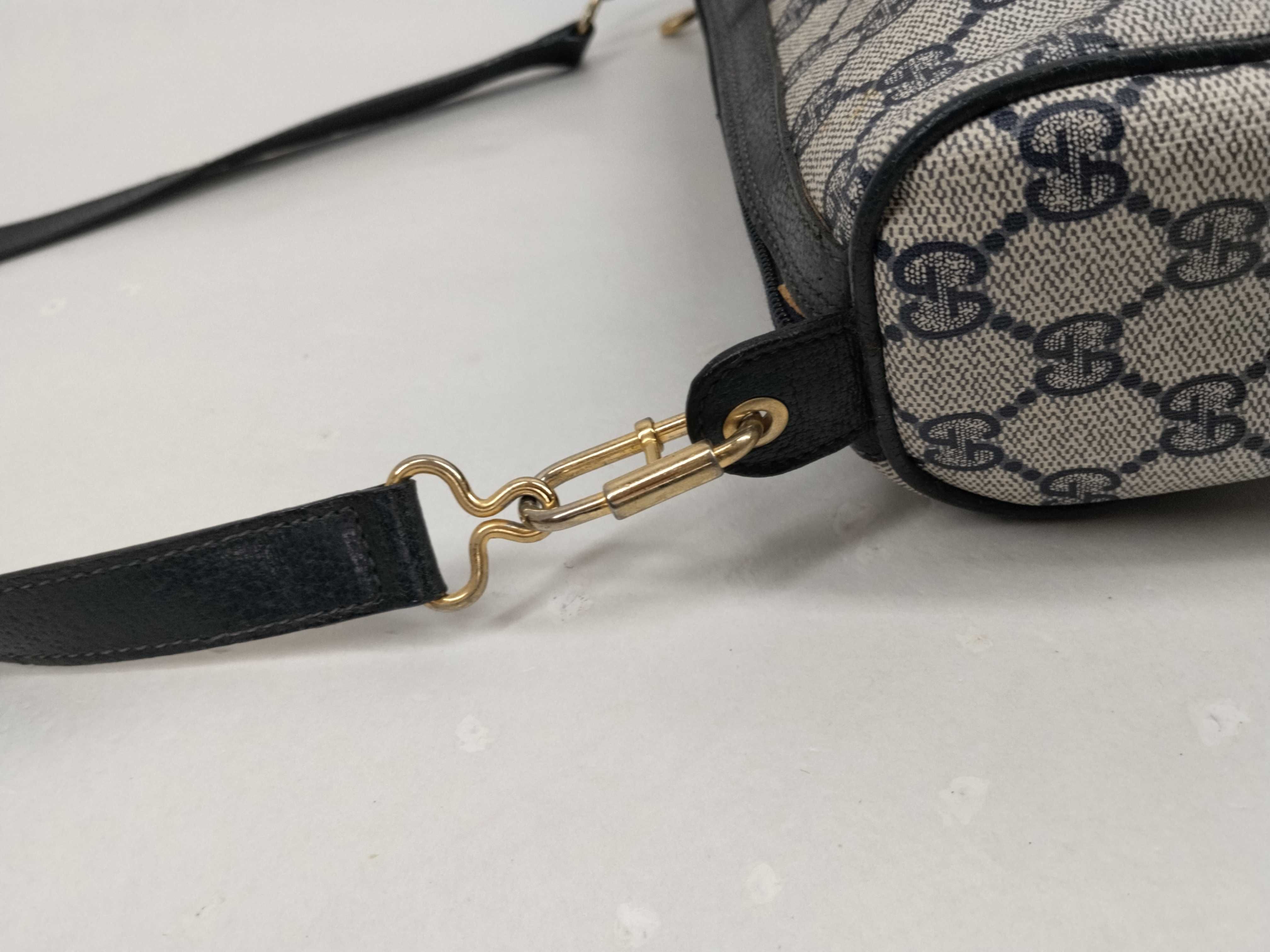 GG Supreme Old Shoulder Bag — view 5