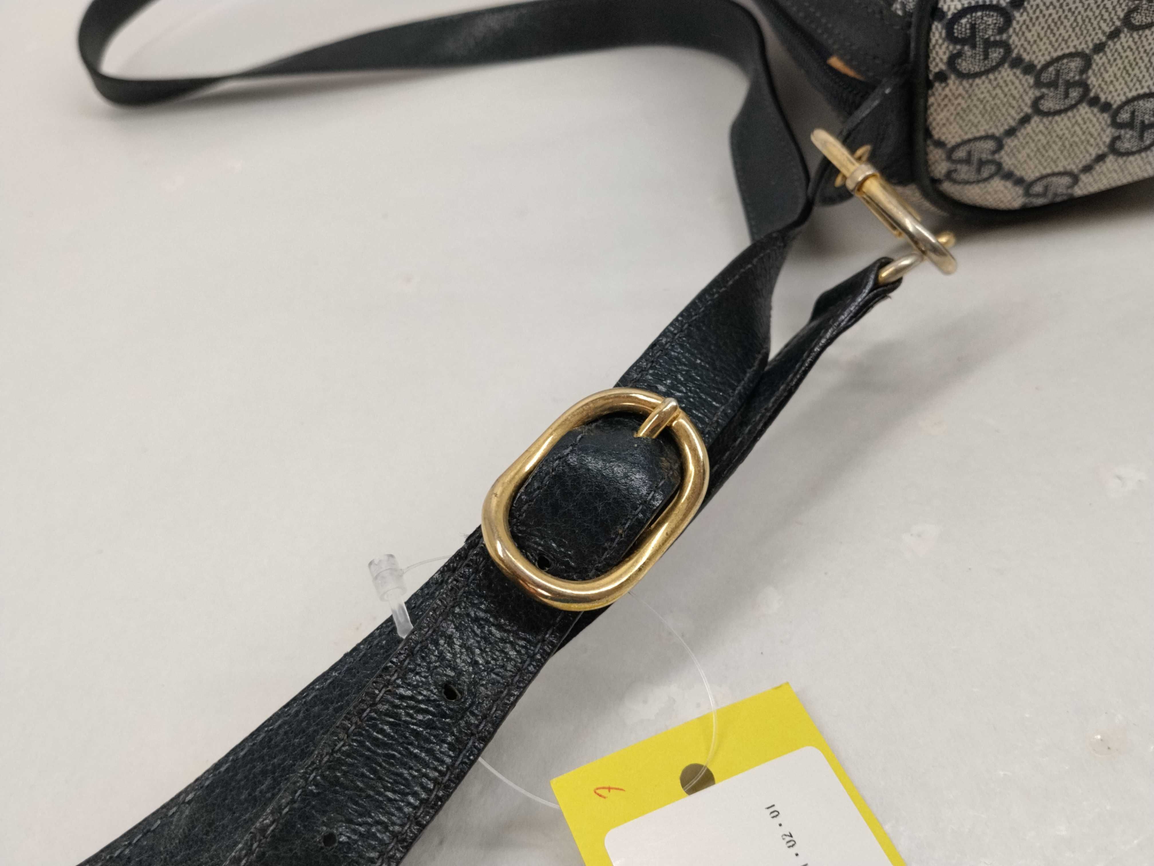 GG Supreme Old Shoulder Bag — view 7