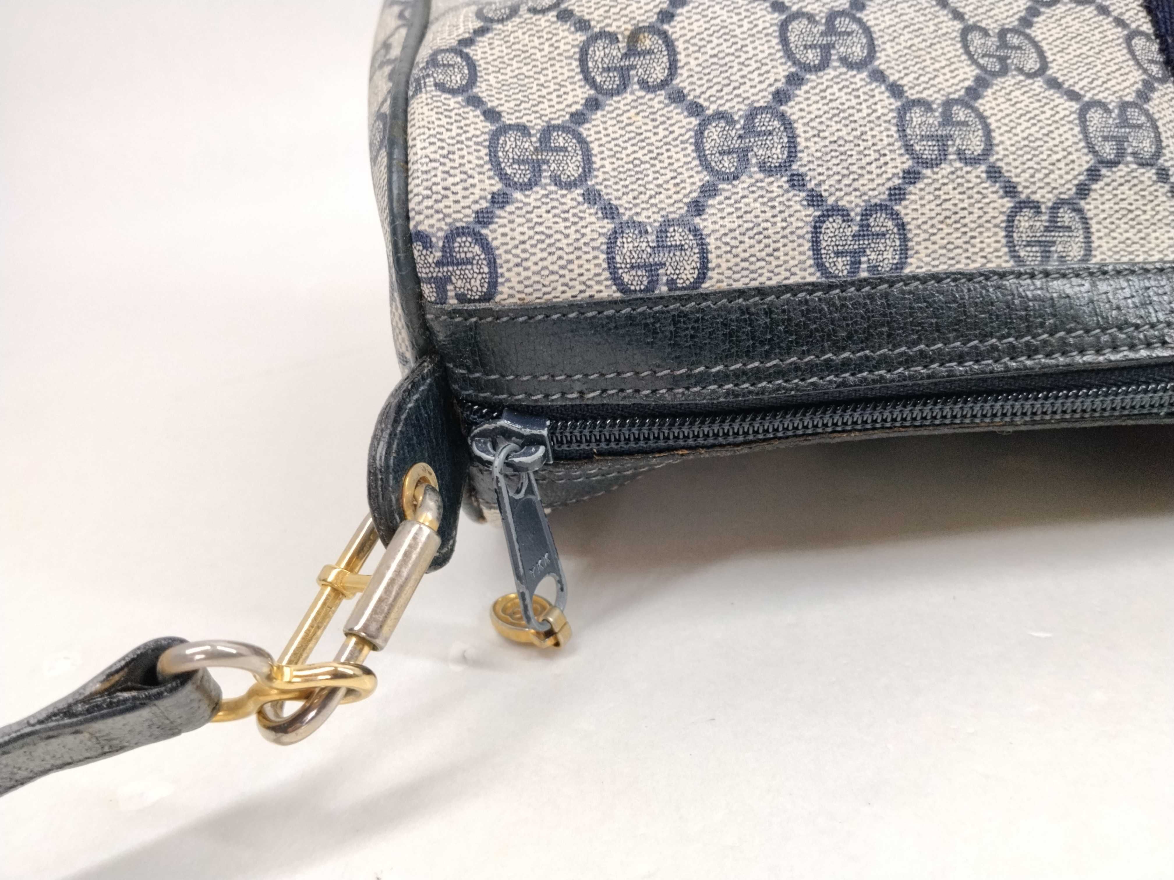 GG Supreme Old Shoulder Bag — view 9