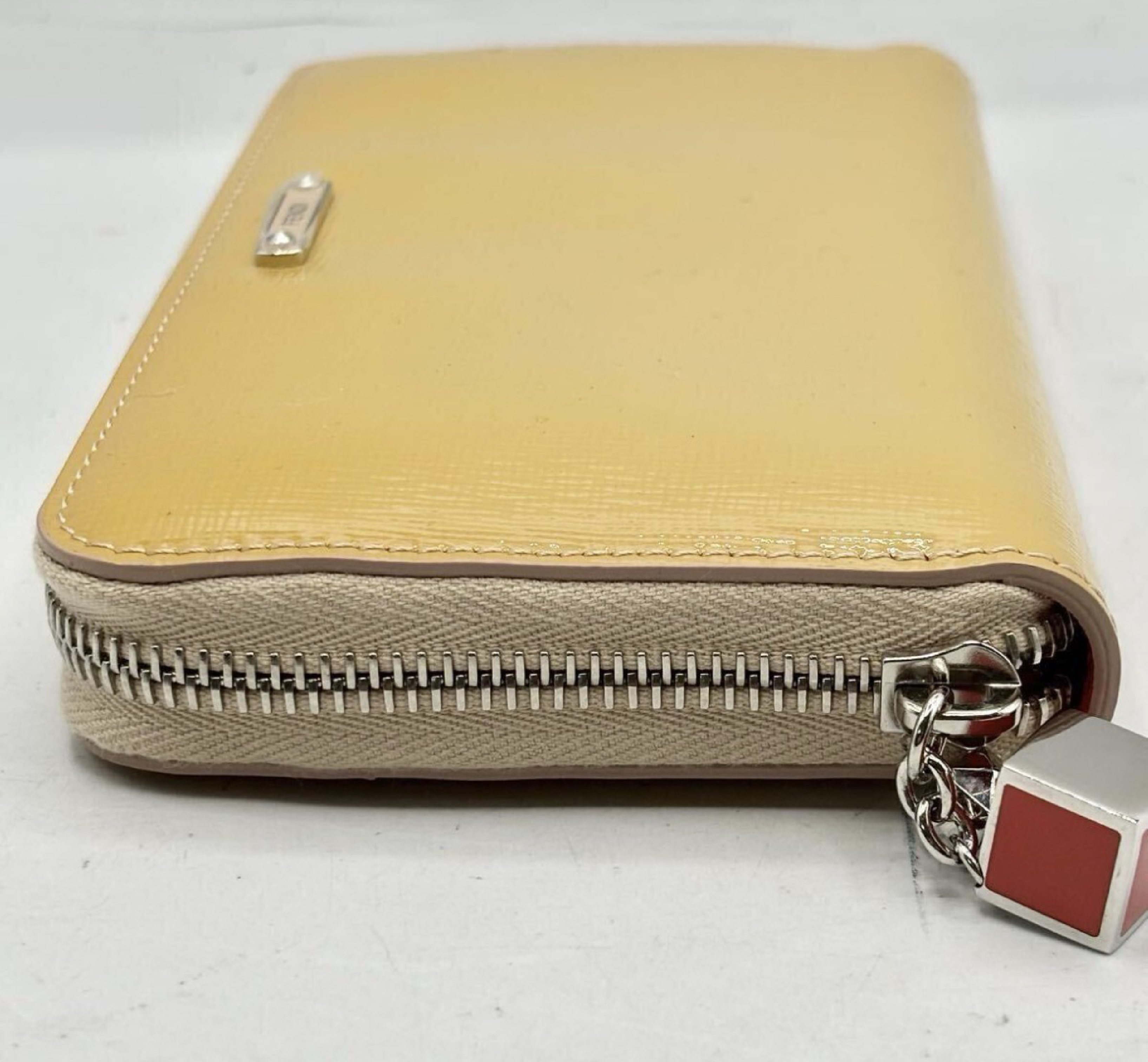 Round Zipper Wallet with Dice Design, Box, Dust Bag — view 3