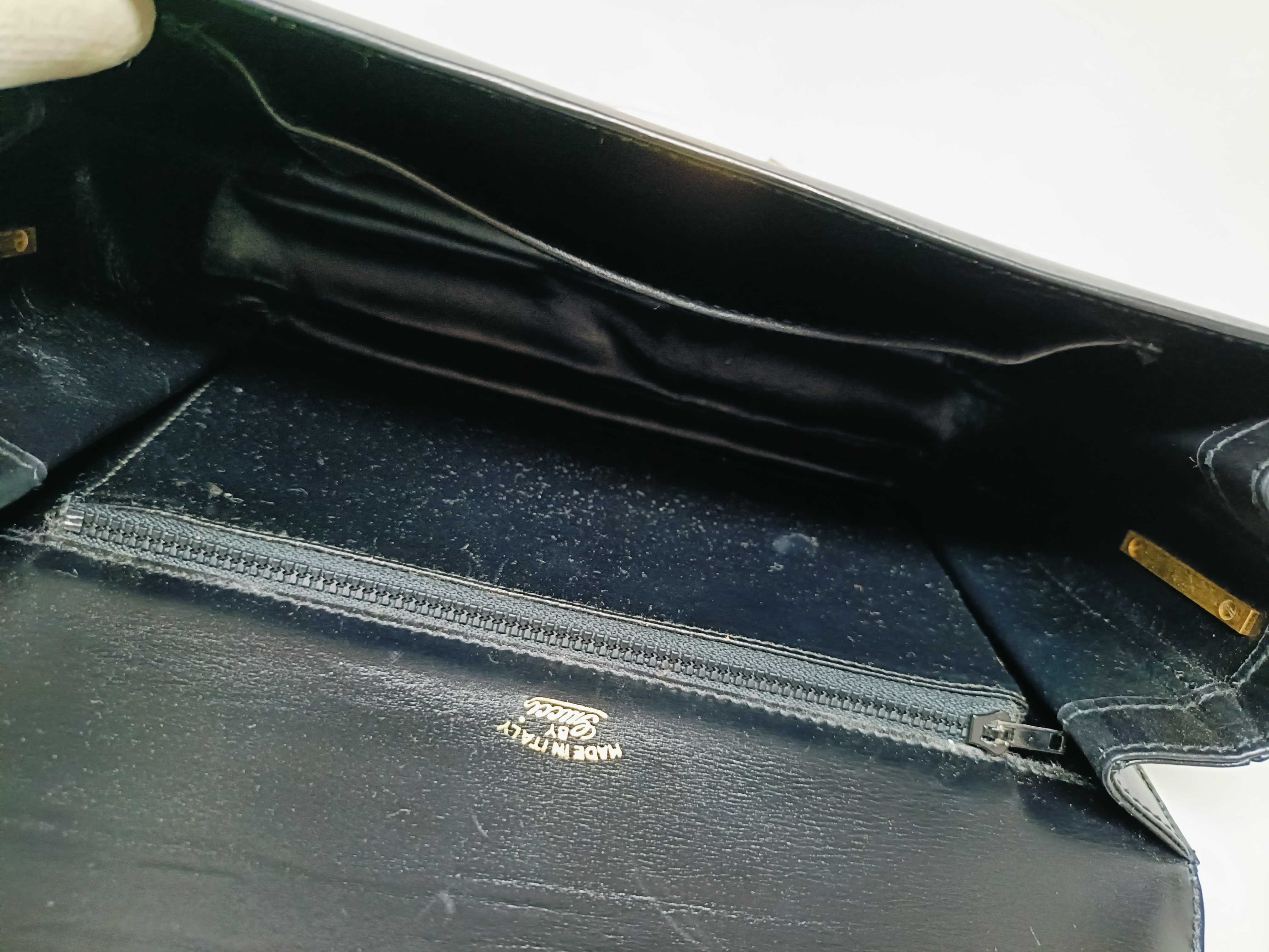 Old Leather Shoulder Bag — view 12
