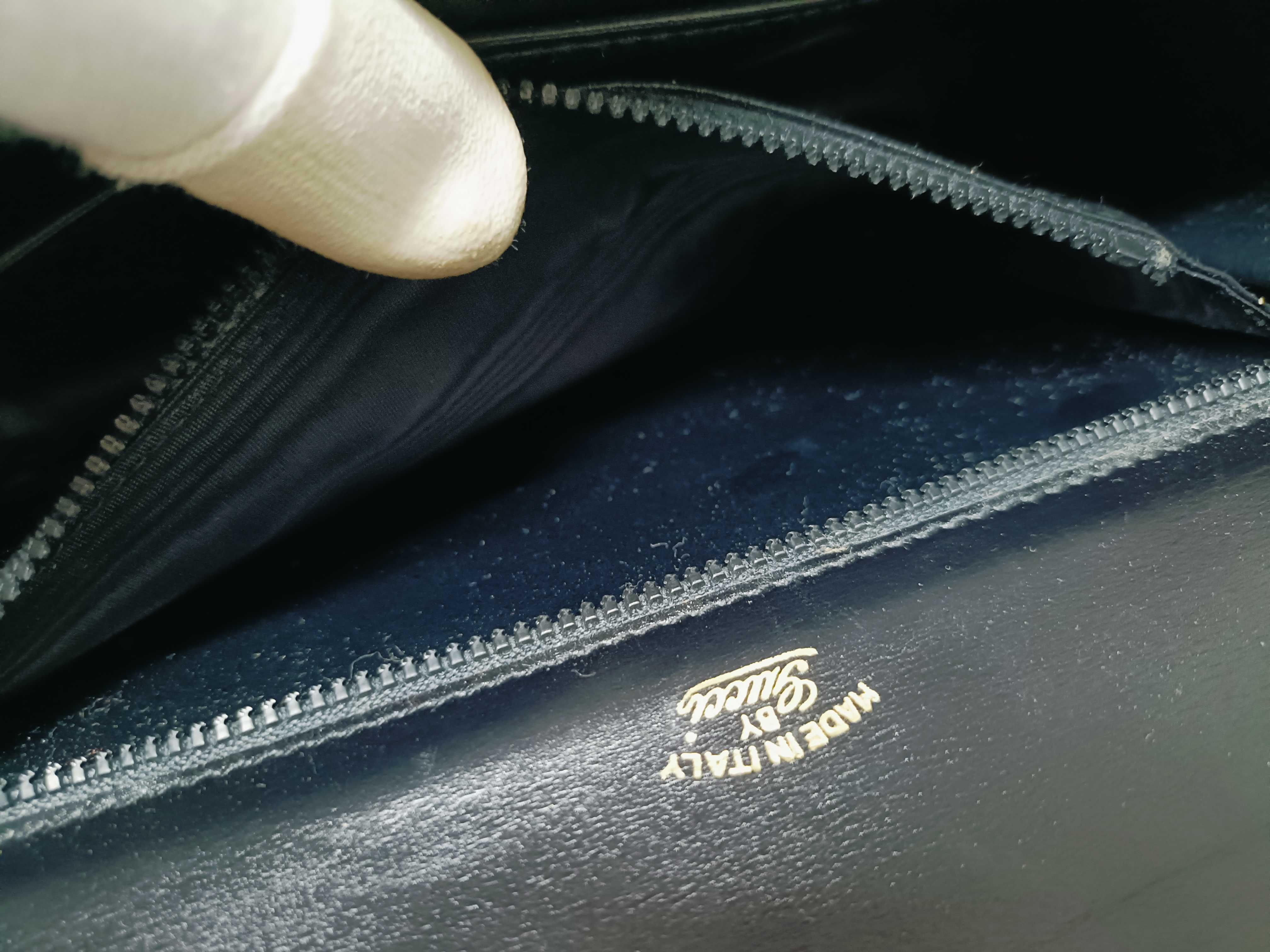 Old Leather Shoulder Bag — view 14