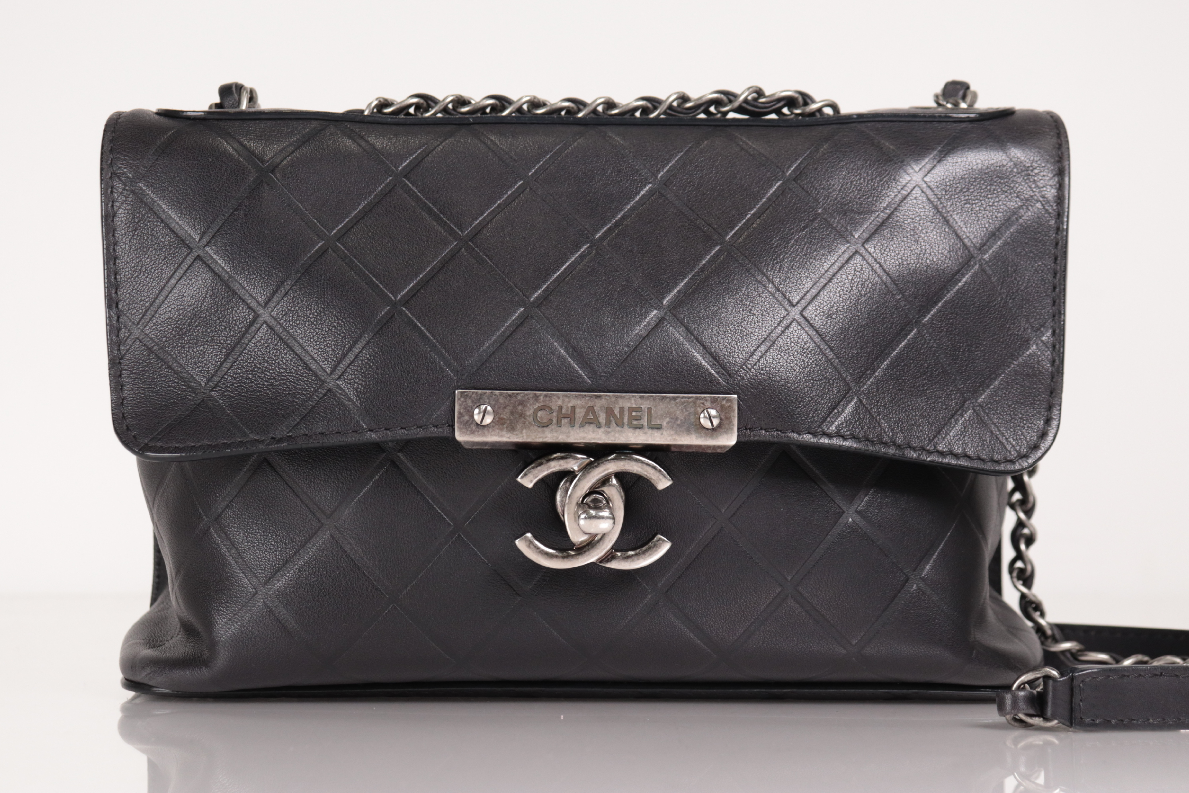 Turnlock Lambskin Chain Shoulder Bag (Serial Number 22) — view 2