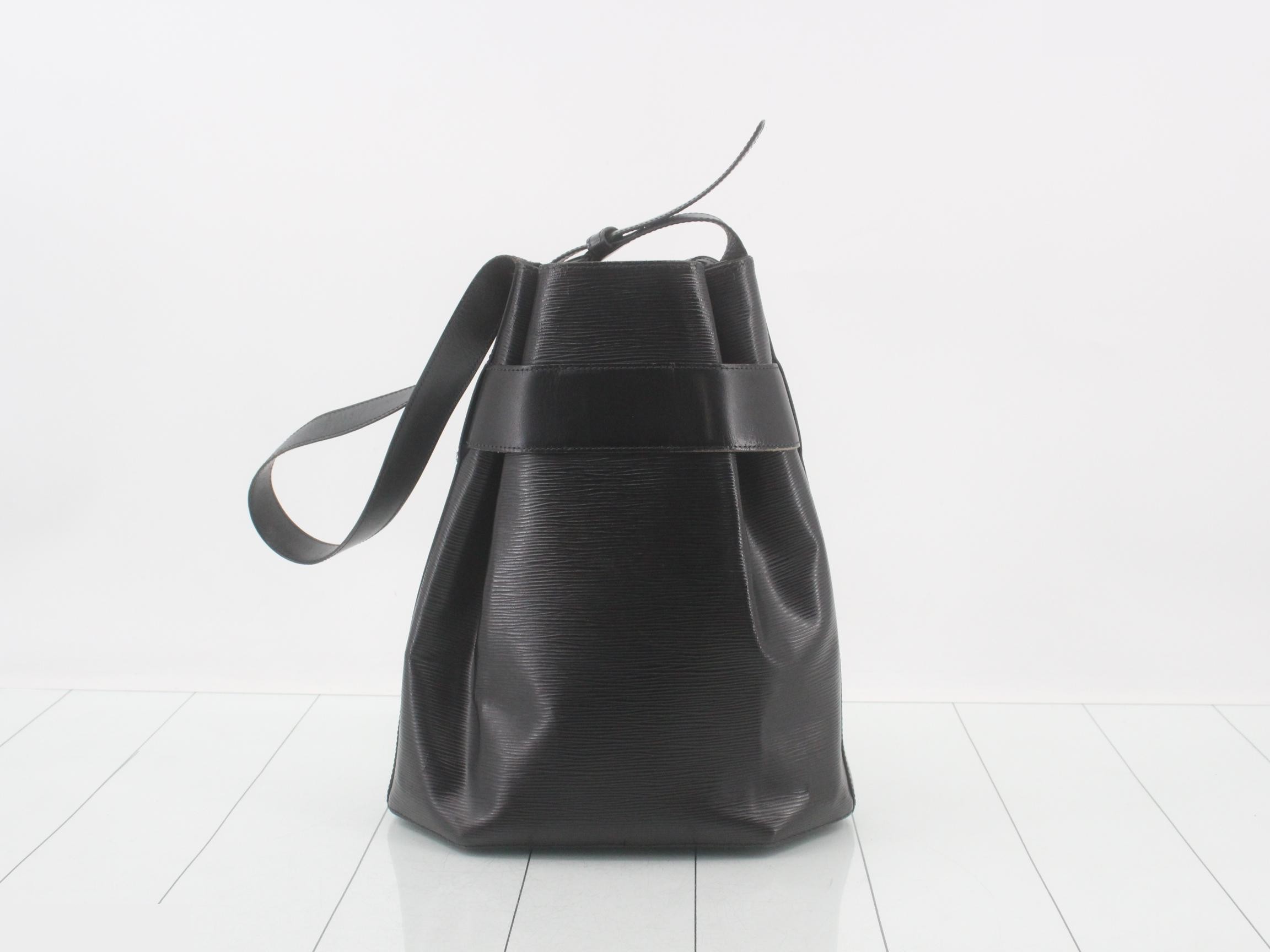 Epi Sac Depaule GM Noir Shoulder Bag — view 2