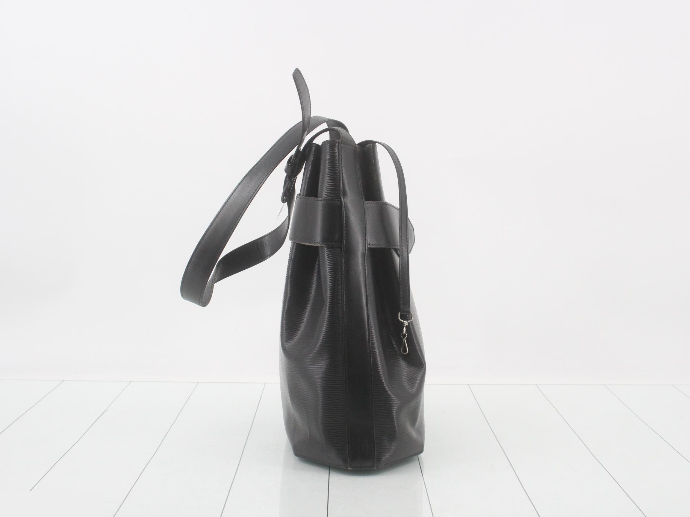 Epi Sac Depaule GM Noir Shoulder Bag — view 4