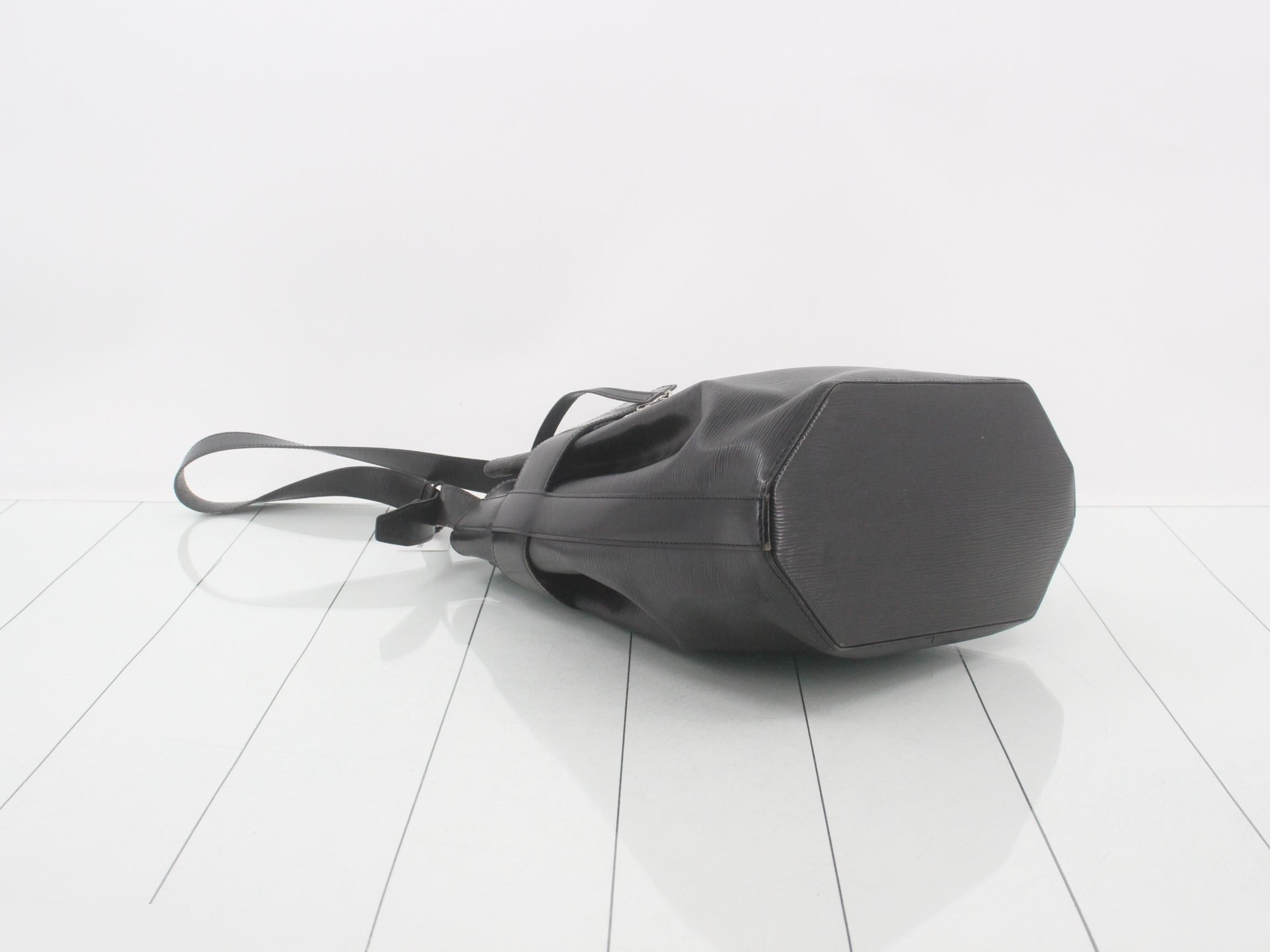 Epi Sac Depaule GM Noir Shoulder Bag — view 5