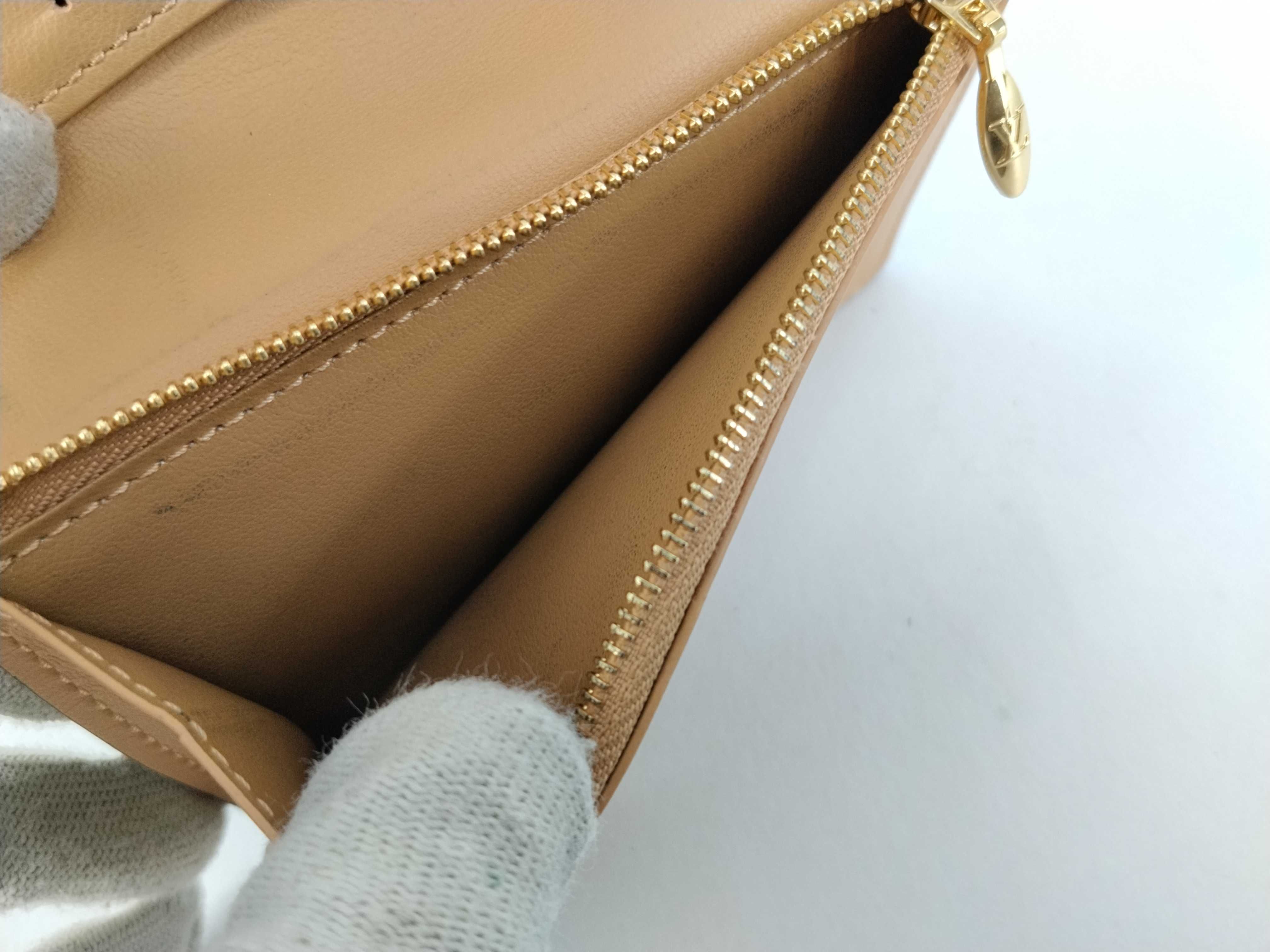 LV folding wallet Capucines wallet — view 12