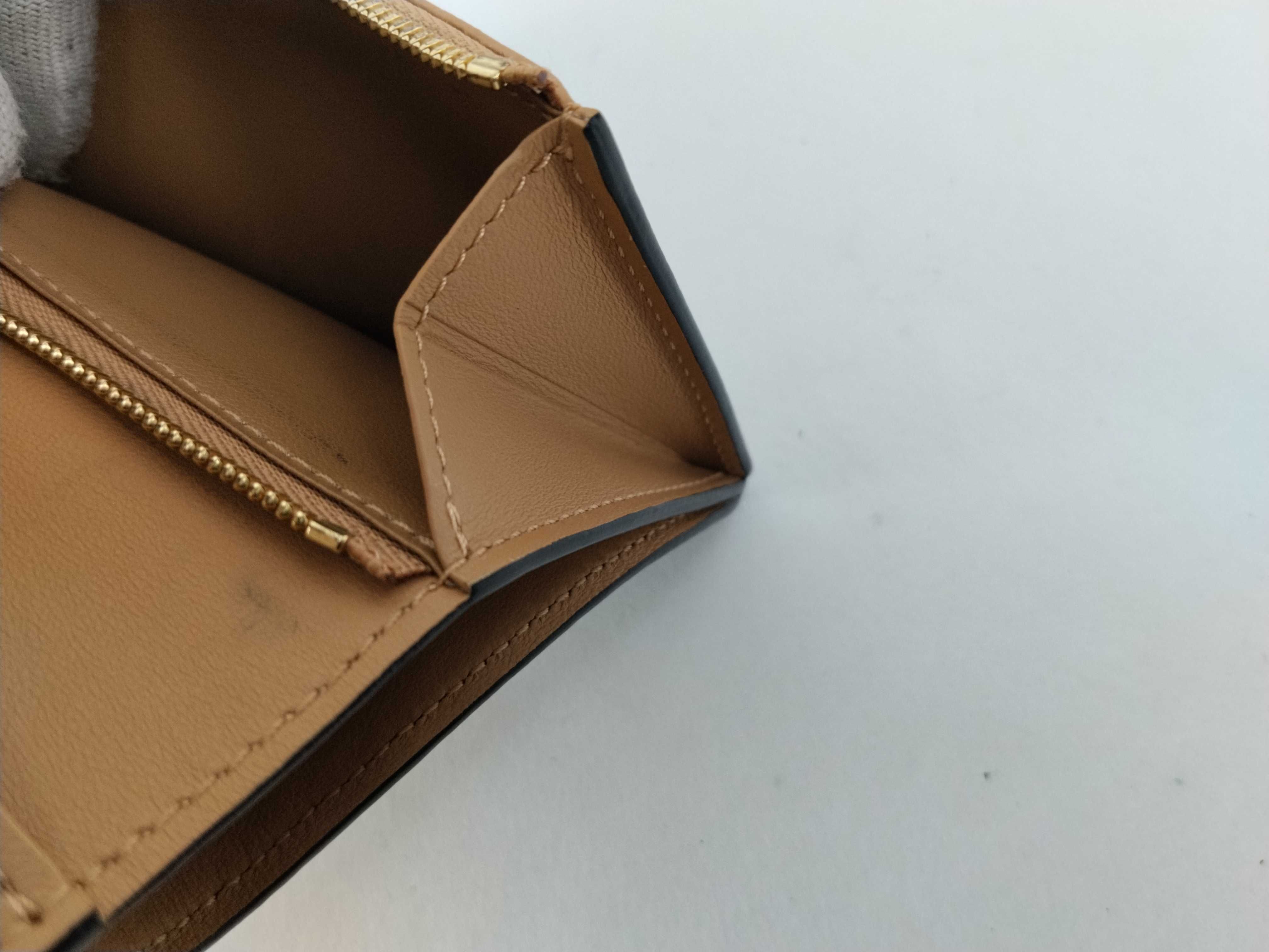 LV folding wallet Capucines wallet — view 13