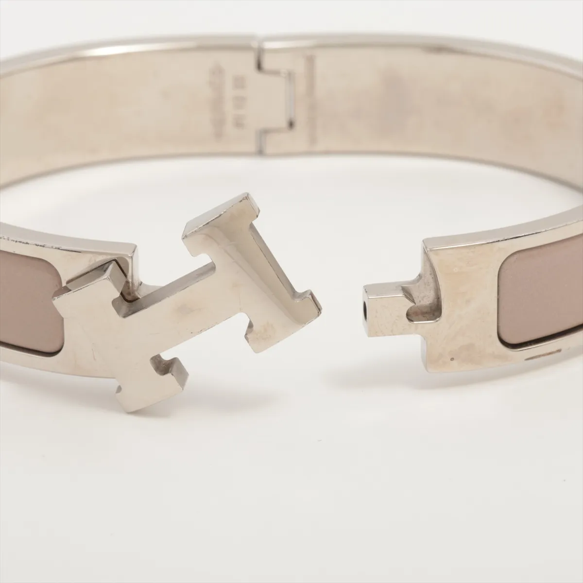 Click H Fan FI1222 Bangle, GP Silver x Greige. Shows signs of wear including — view 5