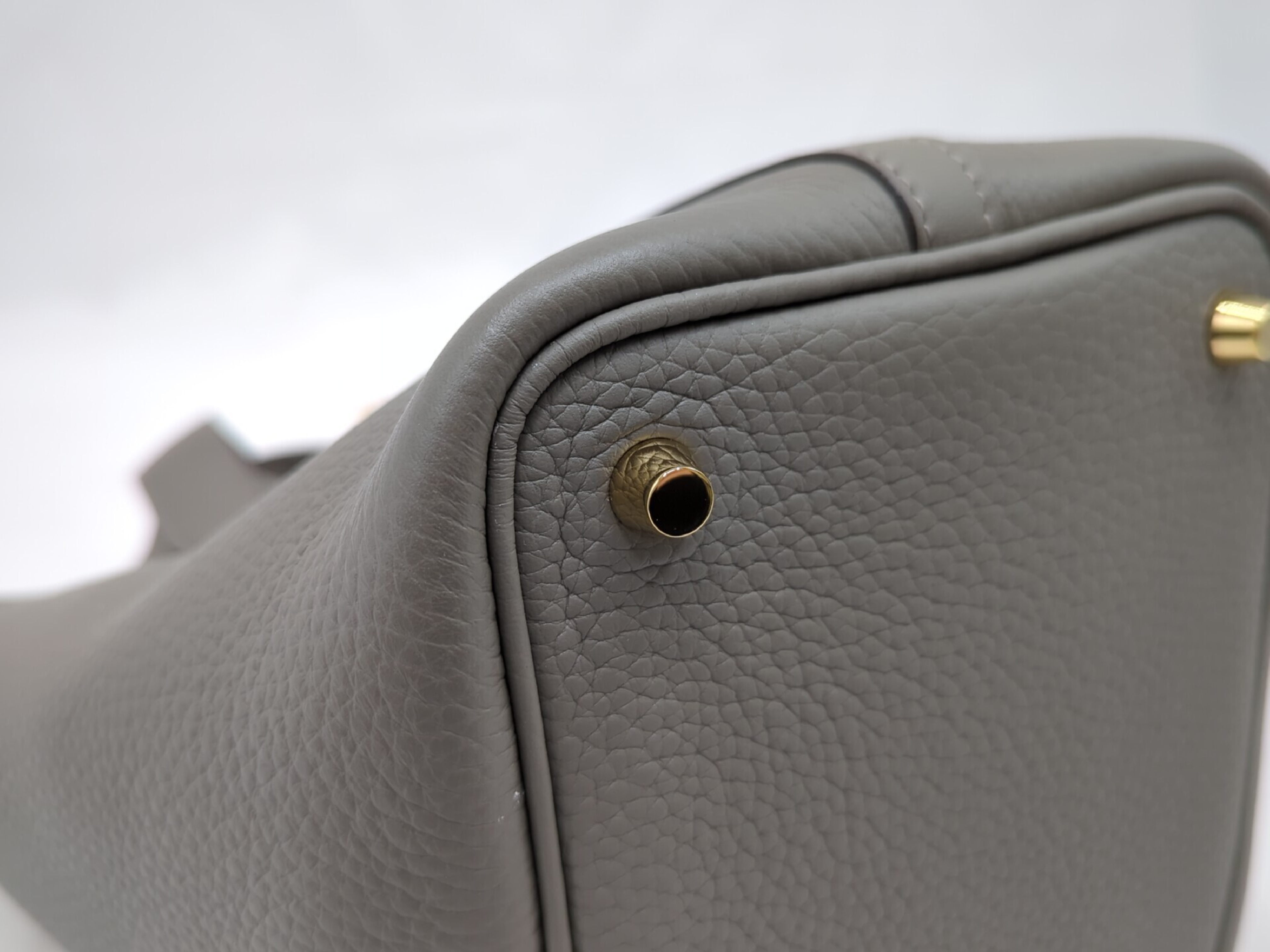 Picotin Lock PM Taurillon Clemence Leather Vert Amande Gold Hardware U Stamp Handbag — view 3