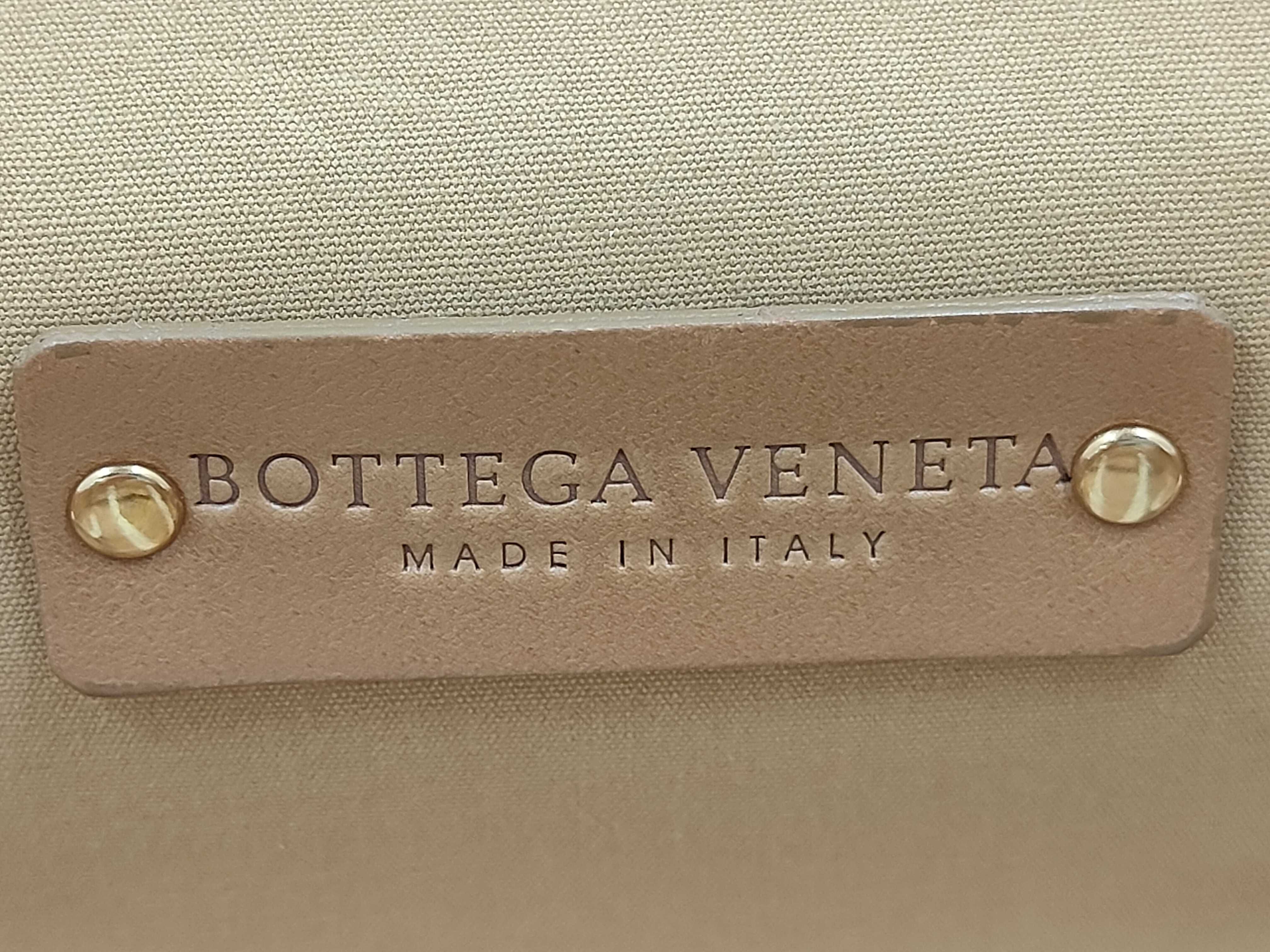 Leather Carry Case White Suitcase — view 15