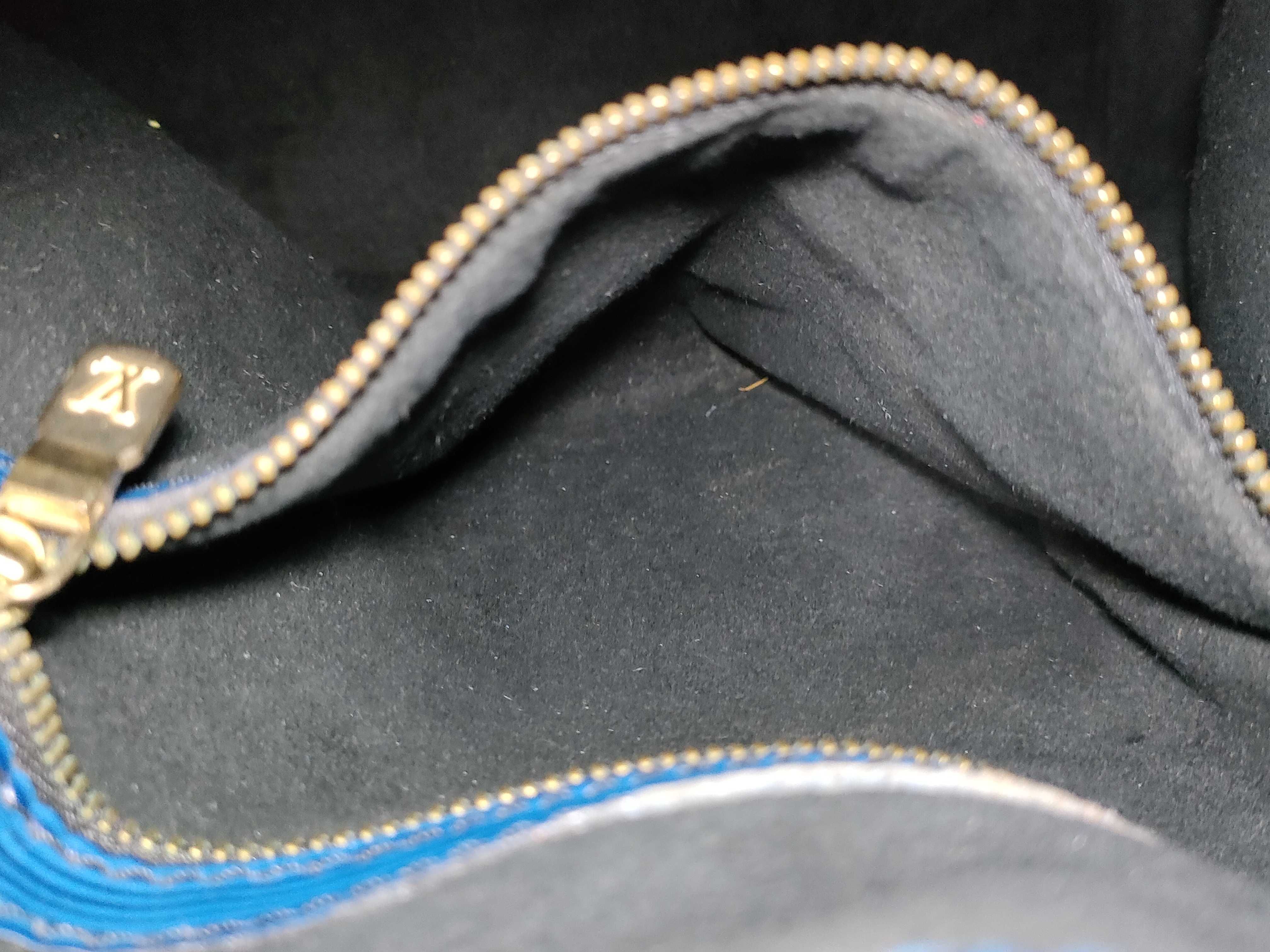 Epi Noe Blue Shoulder Bag — view 12