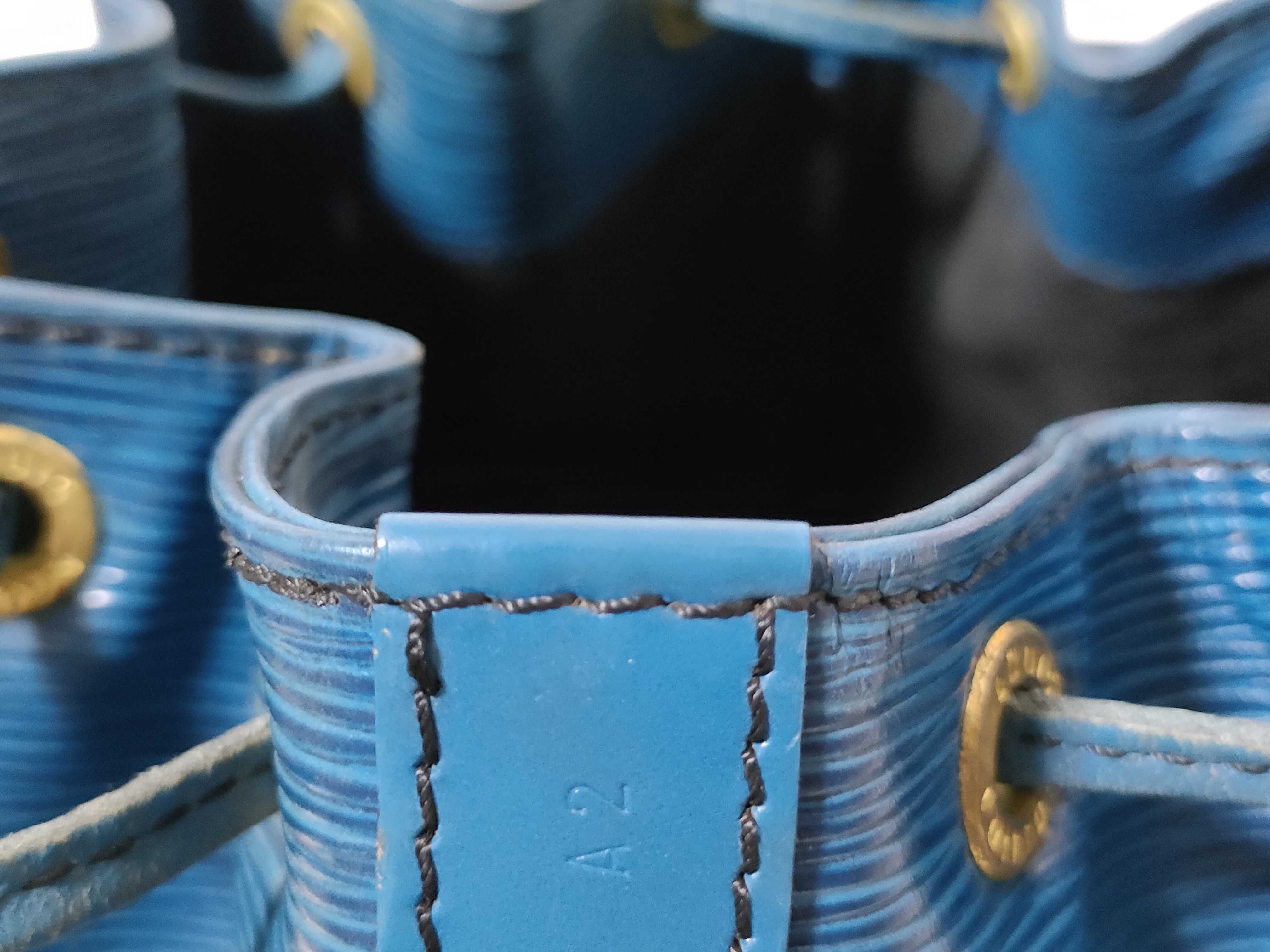 Epi Noe Blue Shoulder Bag — view 13