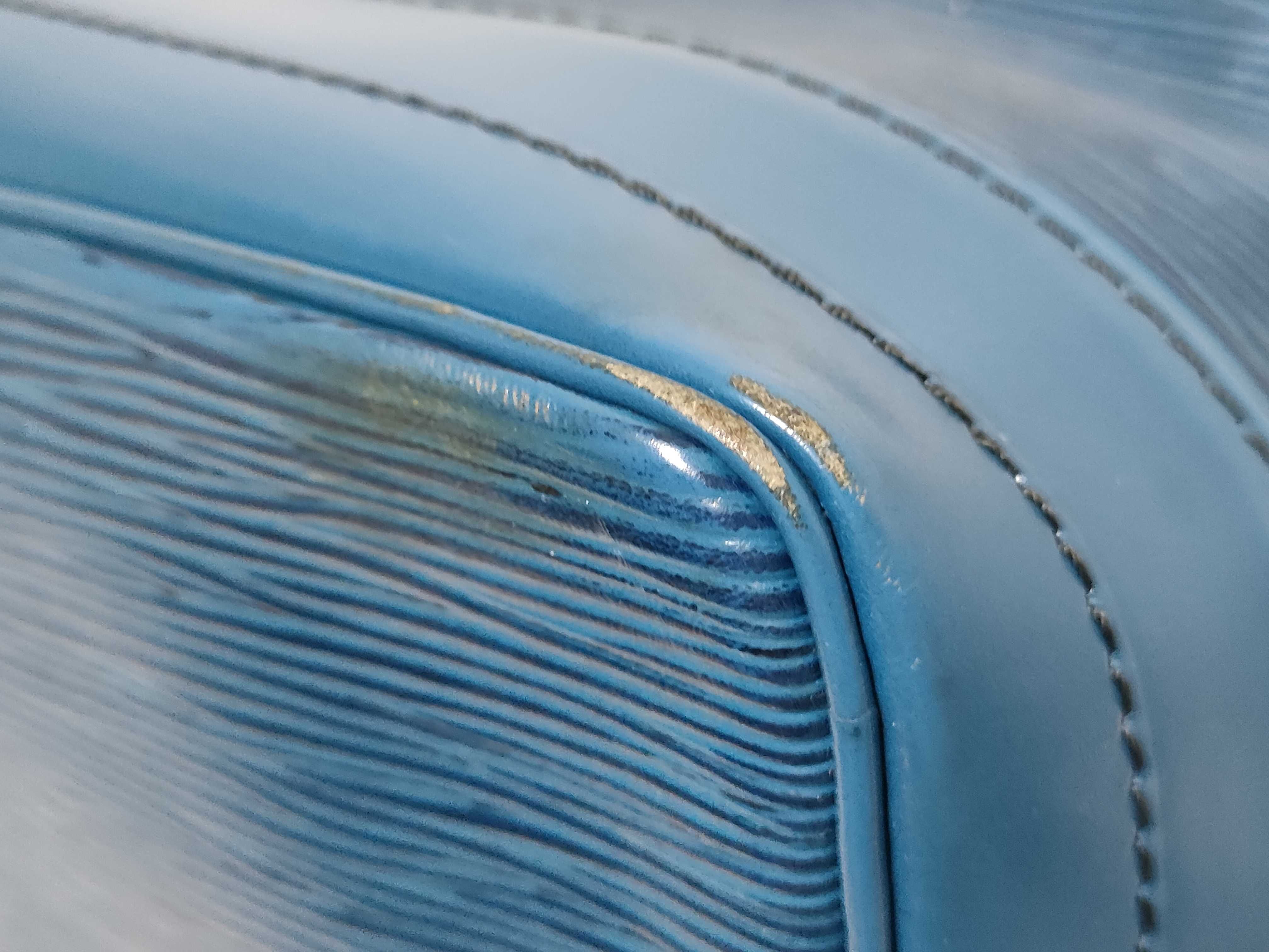 Epi Noe Blue Shoulder Bag — view 6