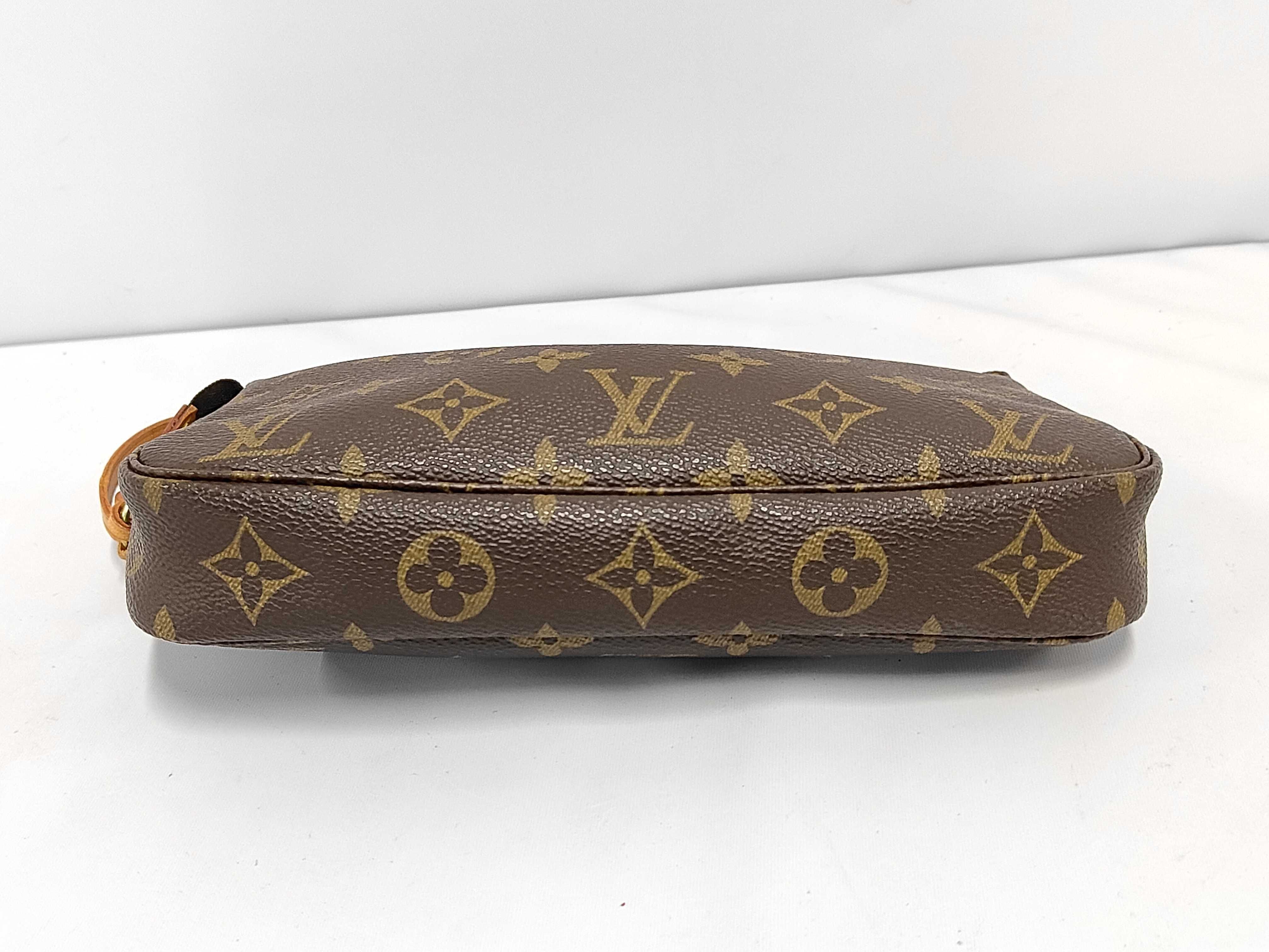 Monogram / Pochette Accessoires (Old Model) / M51980 / AR0938 / Handbag / PVC Handbag — view 3