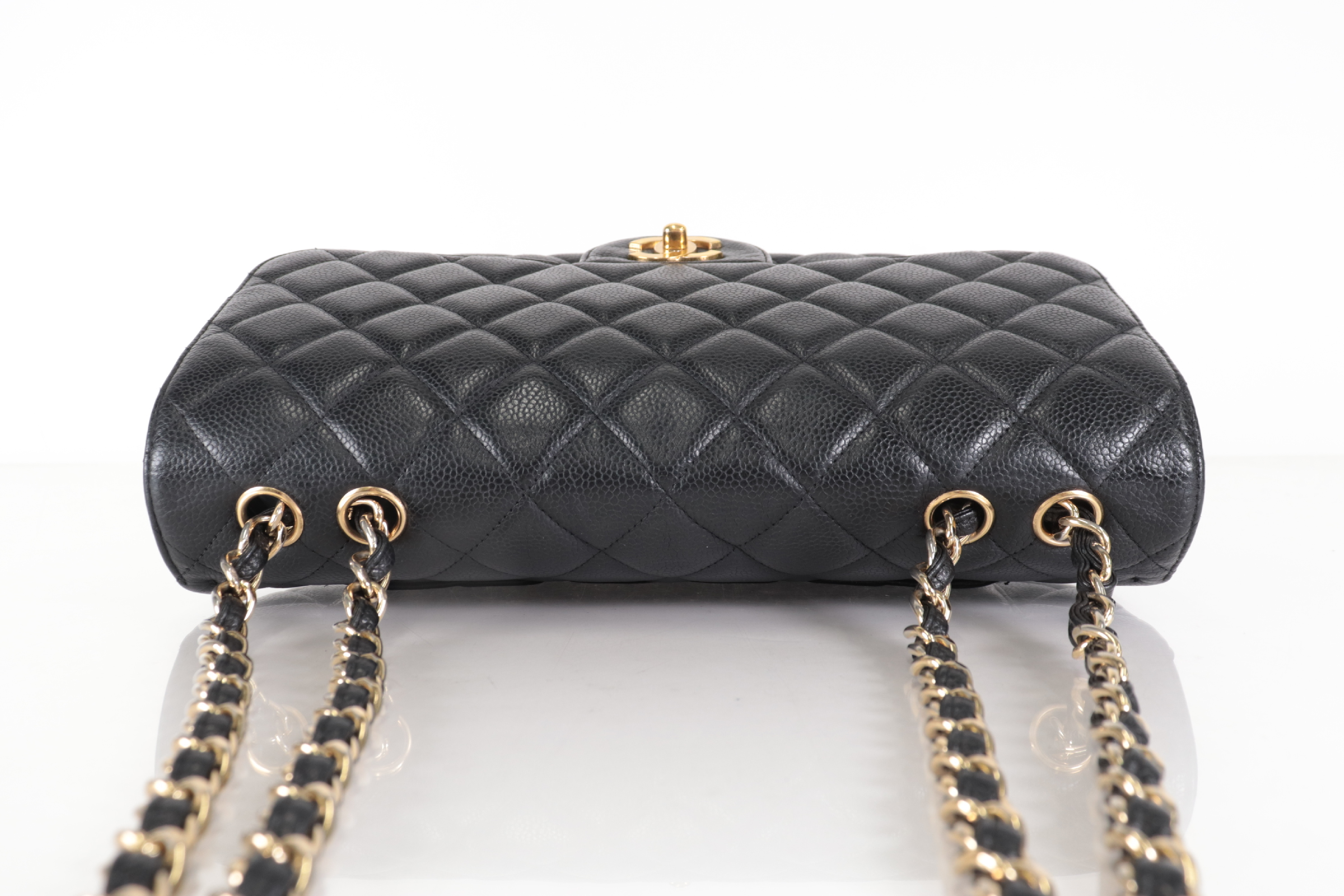 Caviar Matelassé Chain Shoulder Bag (Serial Number 21) — view 5