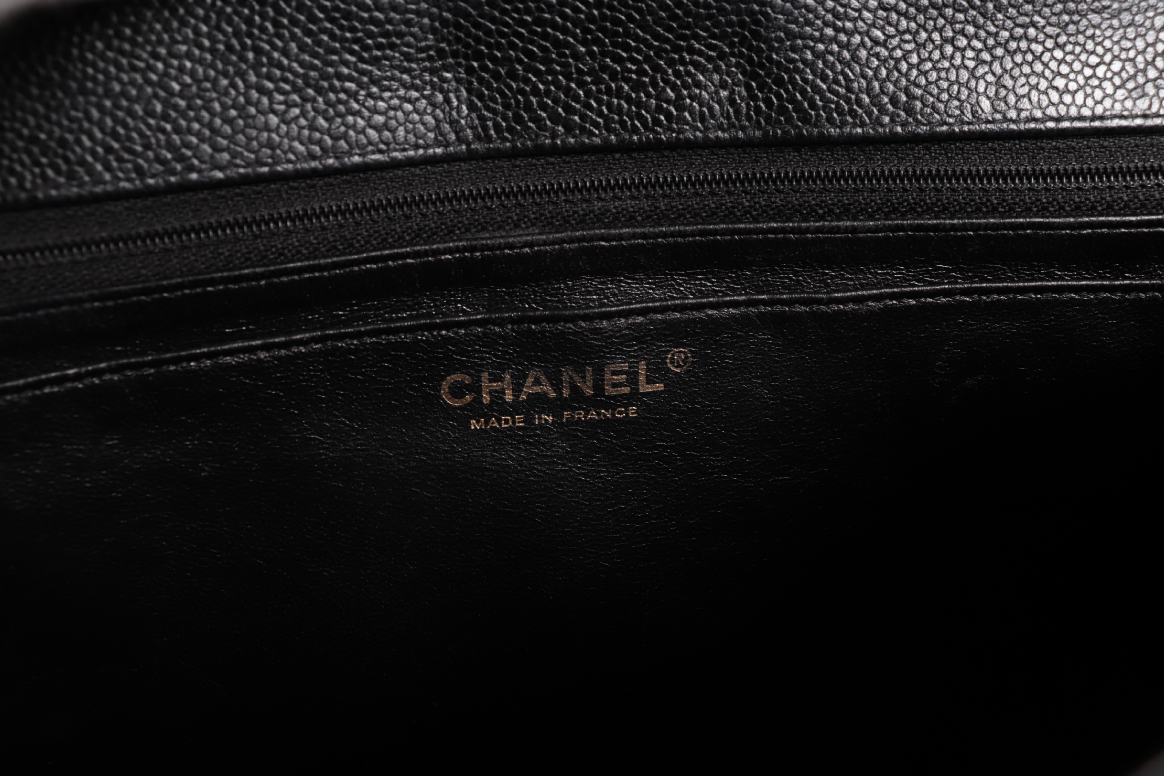 Caviar Matelassé Chain Shoulder Bag (Serial Number 21) — view 7