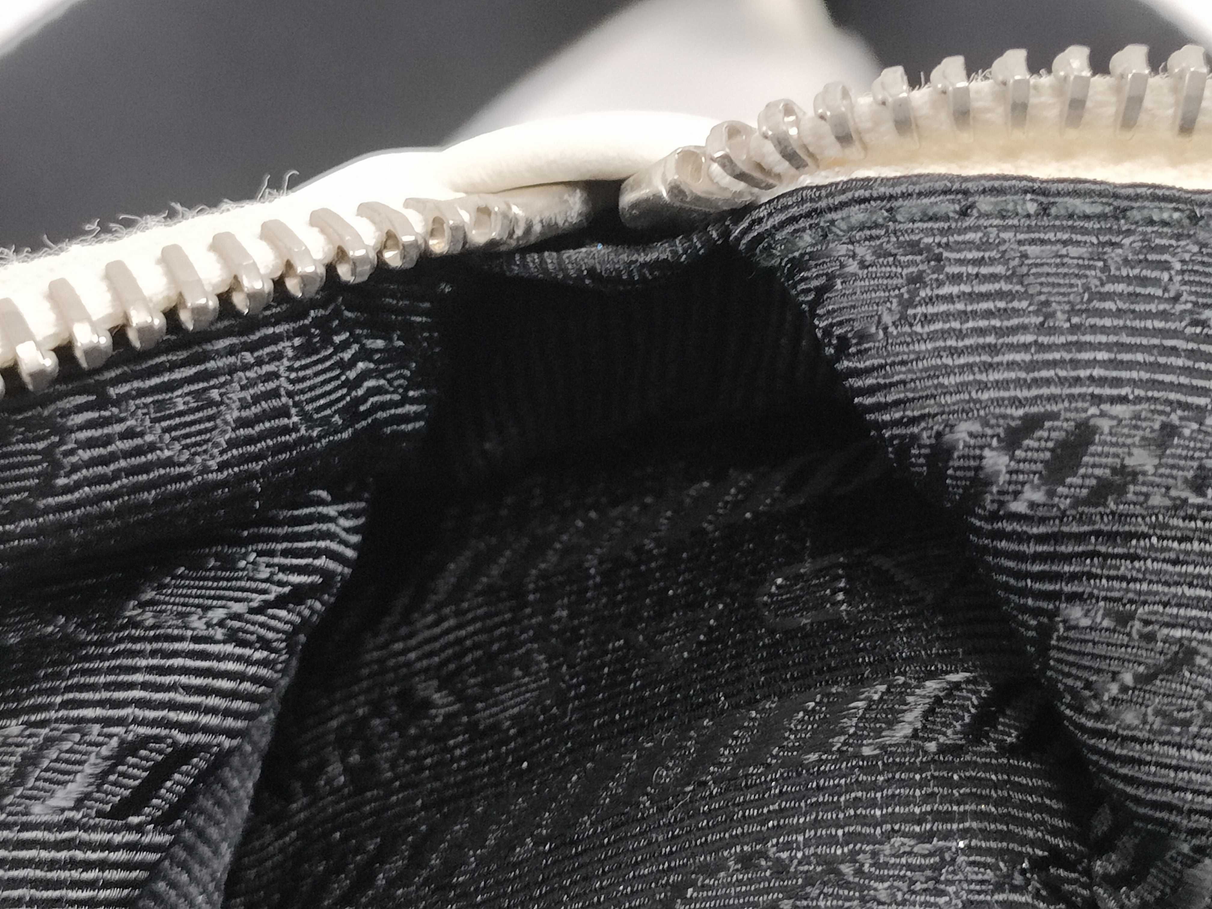 Triangle Leather White Shoulder Bag — view 9