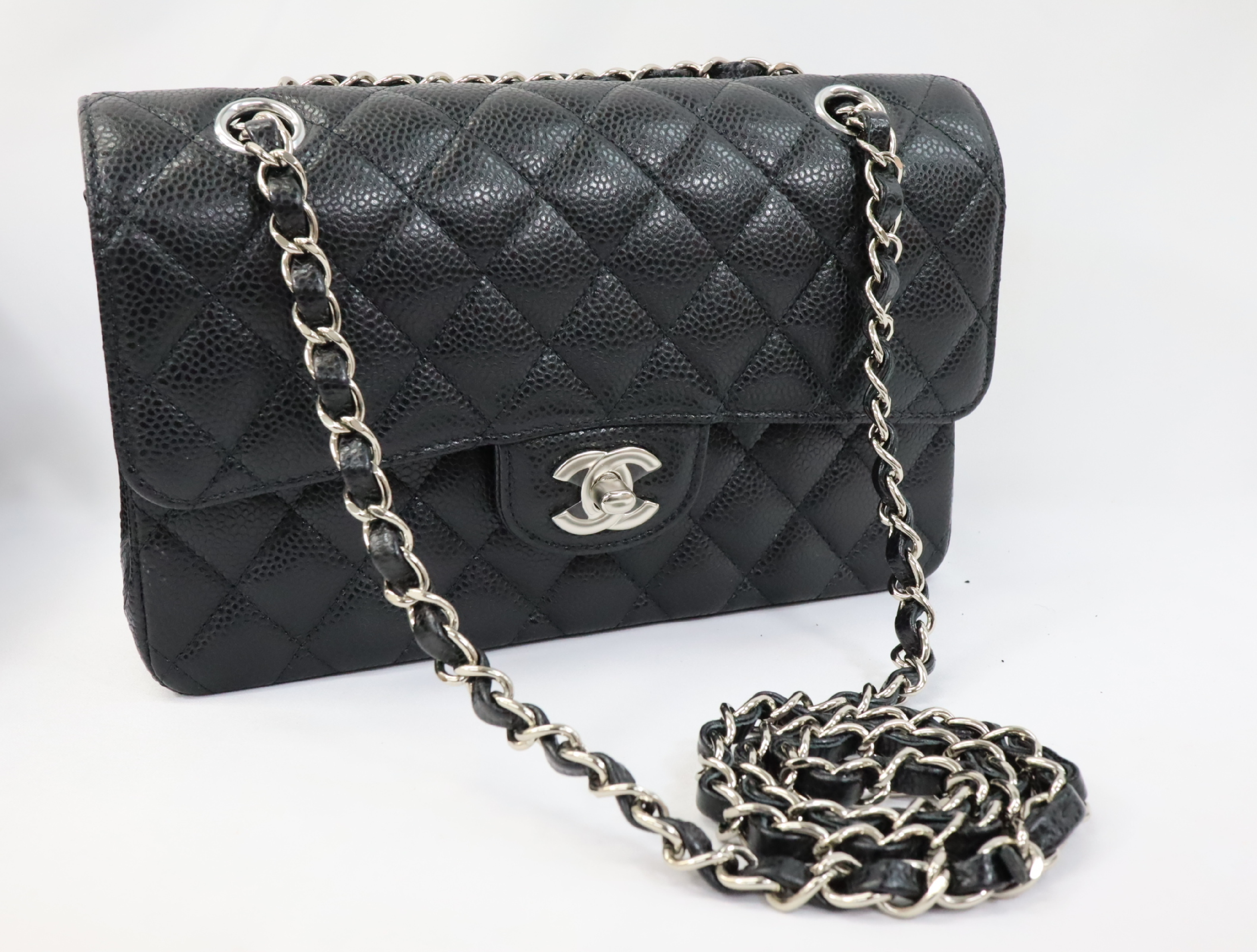 Matelassé 23 Caviar Skin Double Flap Black Serial Number 30s Silver Hardware A01113? Shoulder Bag — view 3