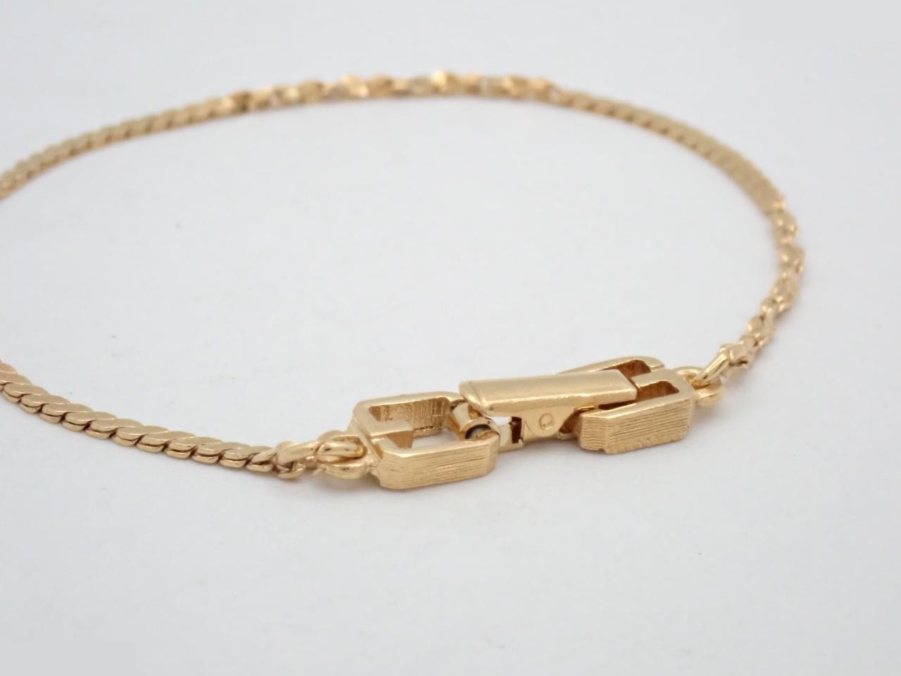 Other items in the line: Precious metal bracelets and bangles (metal), wrist circumference approximately 17.5 cm. — view 3